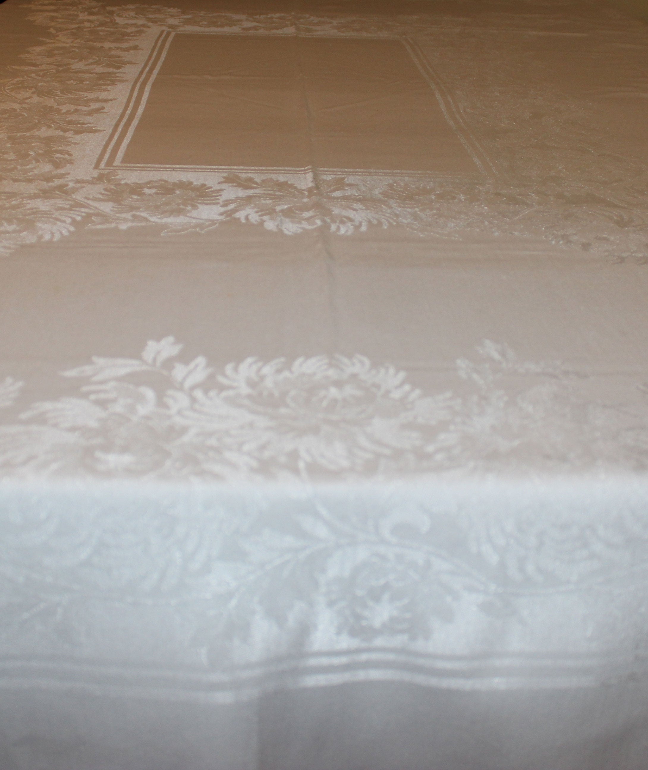 Double Damask Linen Table Cloth, Medium