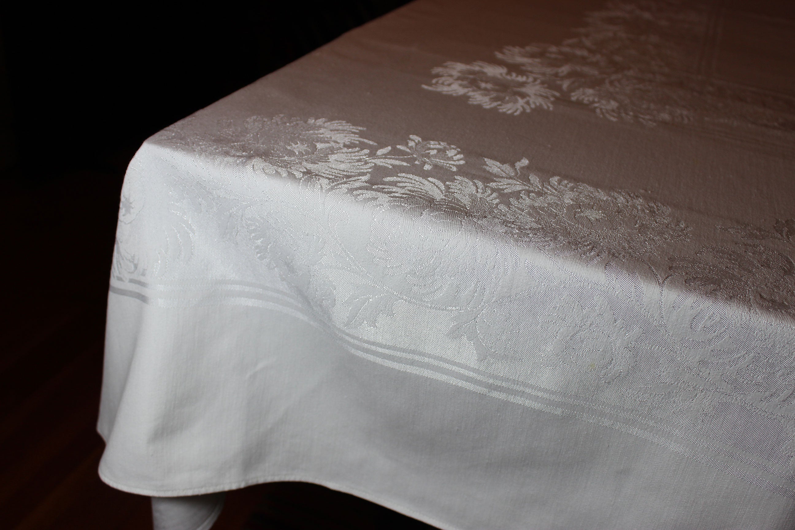 Double Damask Linen Table Cloth, Medium