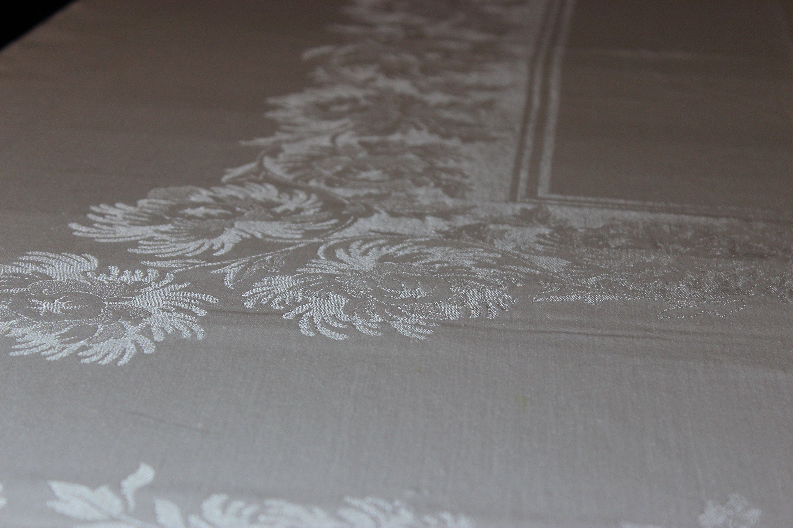 Double Damask Linen Table Cloth, Medium