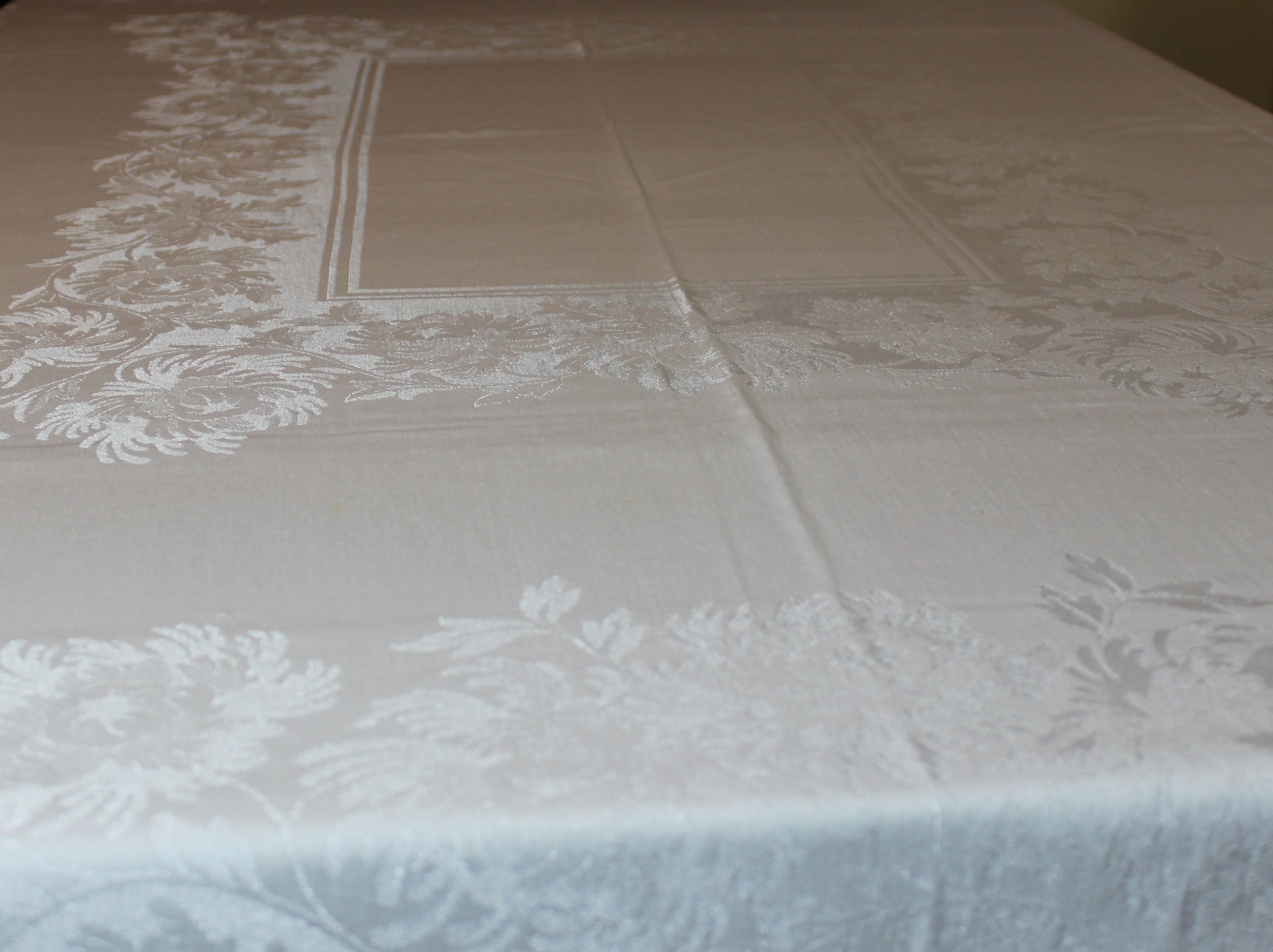 Double Damask Linen Table Cloth, Medium