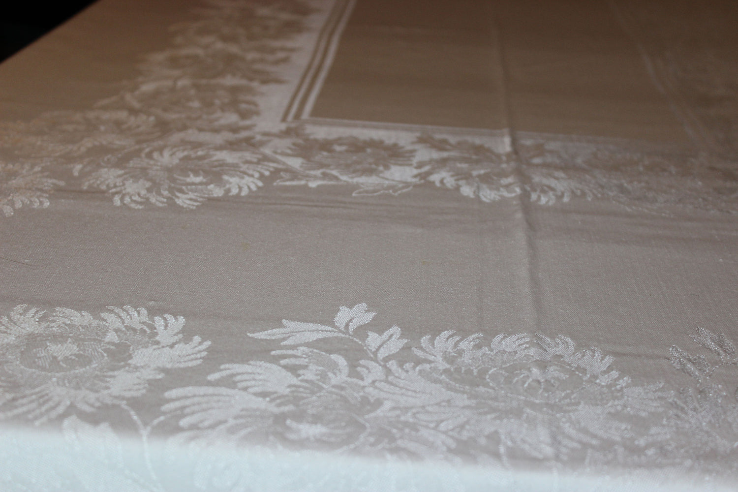 Double Damask Linen Table Cloth, Medium