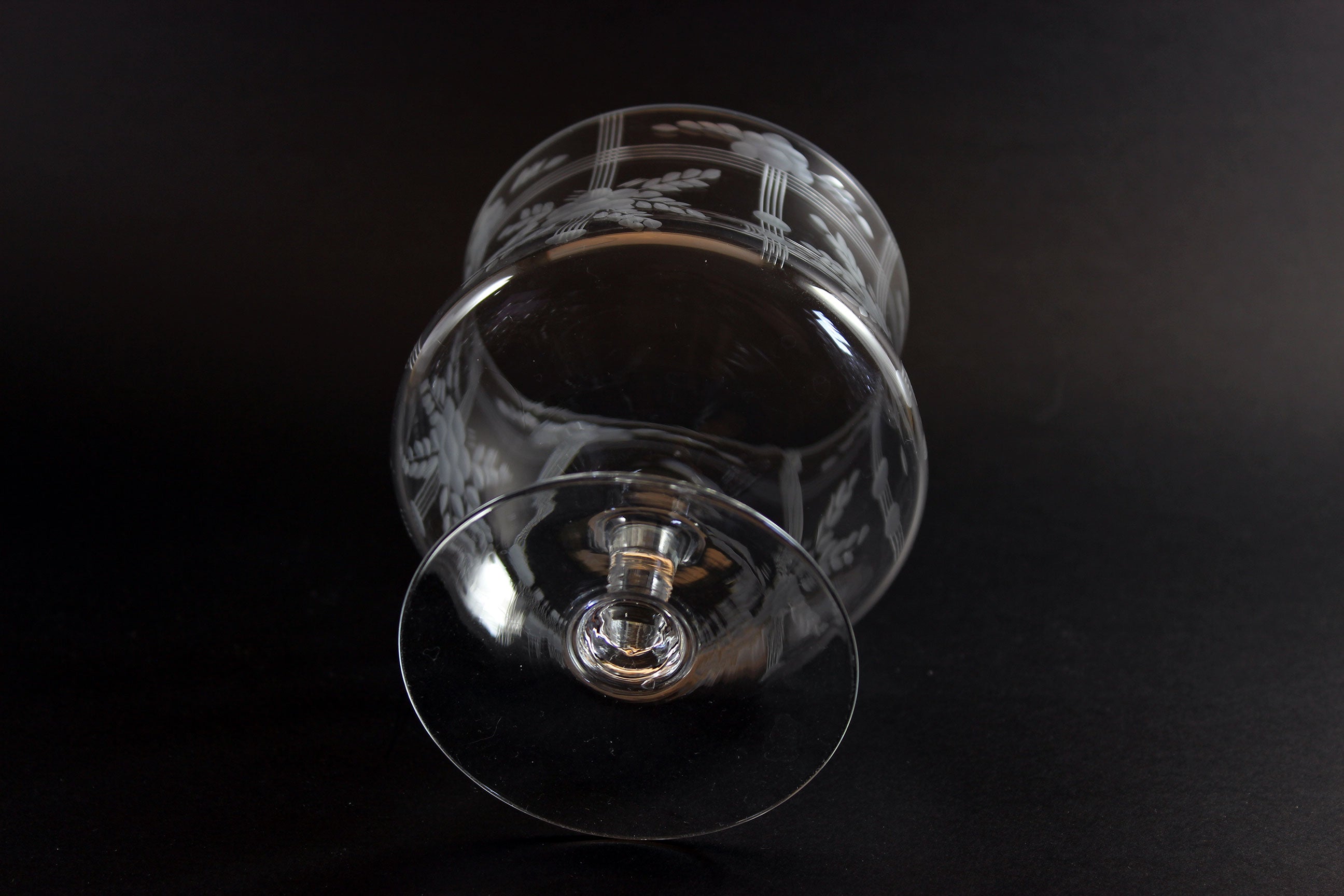 Etched Glass Seafood Cocktail Glasses With Chiller Inserts
