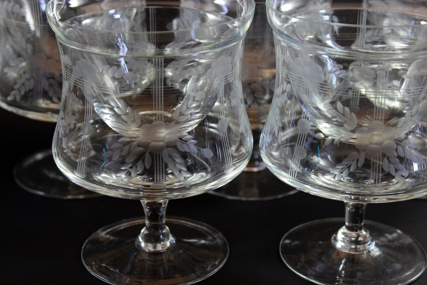 Etched Glass Seafood Cocktail Glasses With Chiller Inserts
