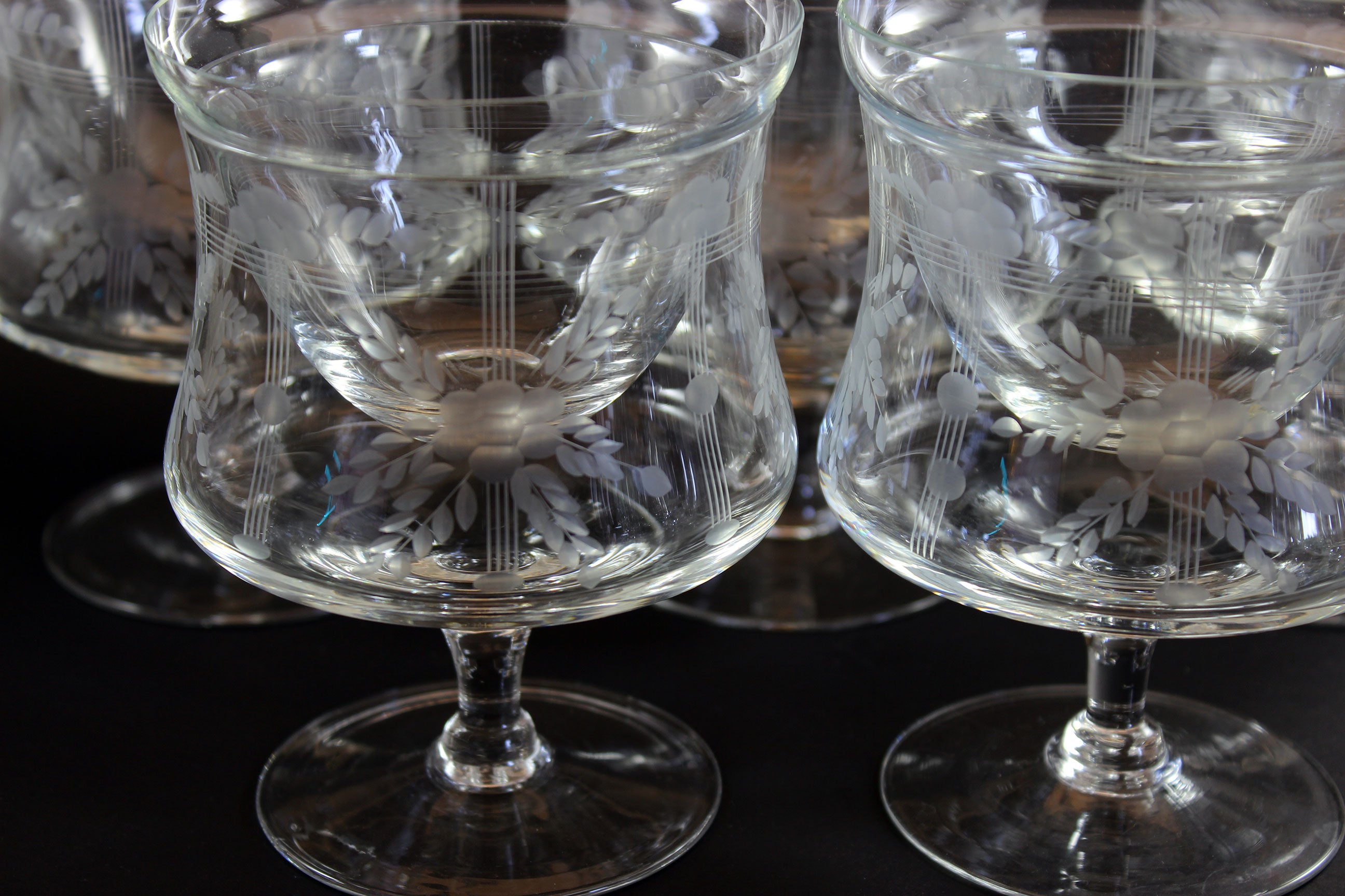 Etched Glass Seafood Cocktail Glasses With Chiller Inserts