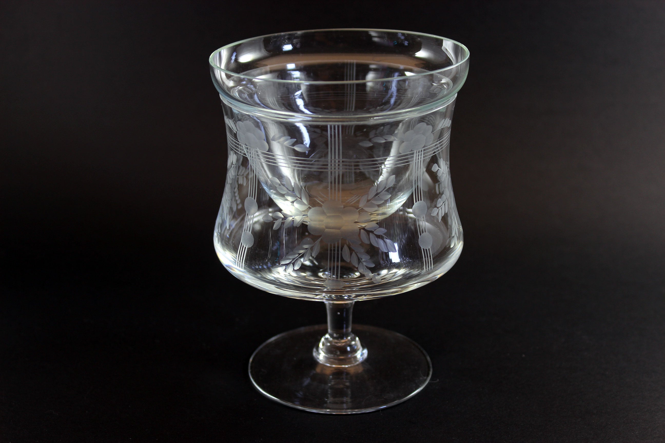Etched Glass Seafood Cocktail Glasses With Chiller Inserts