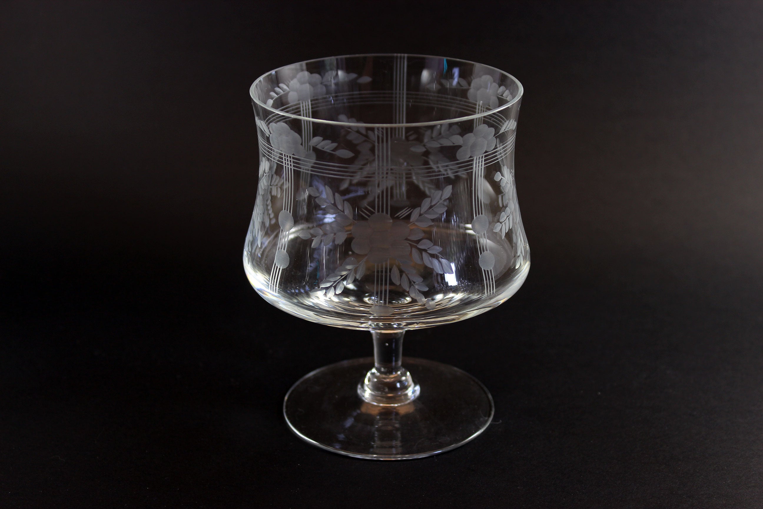 Etched Glass Seafood Cocktail Glasses With Chiller Inserts