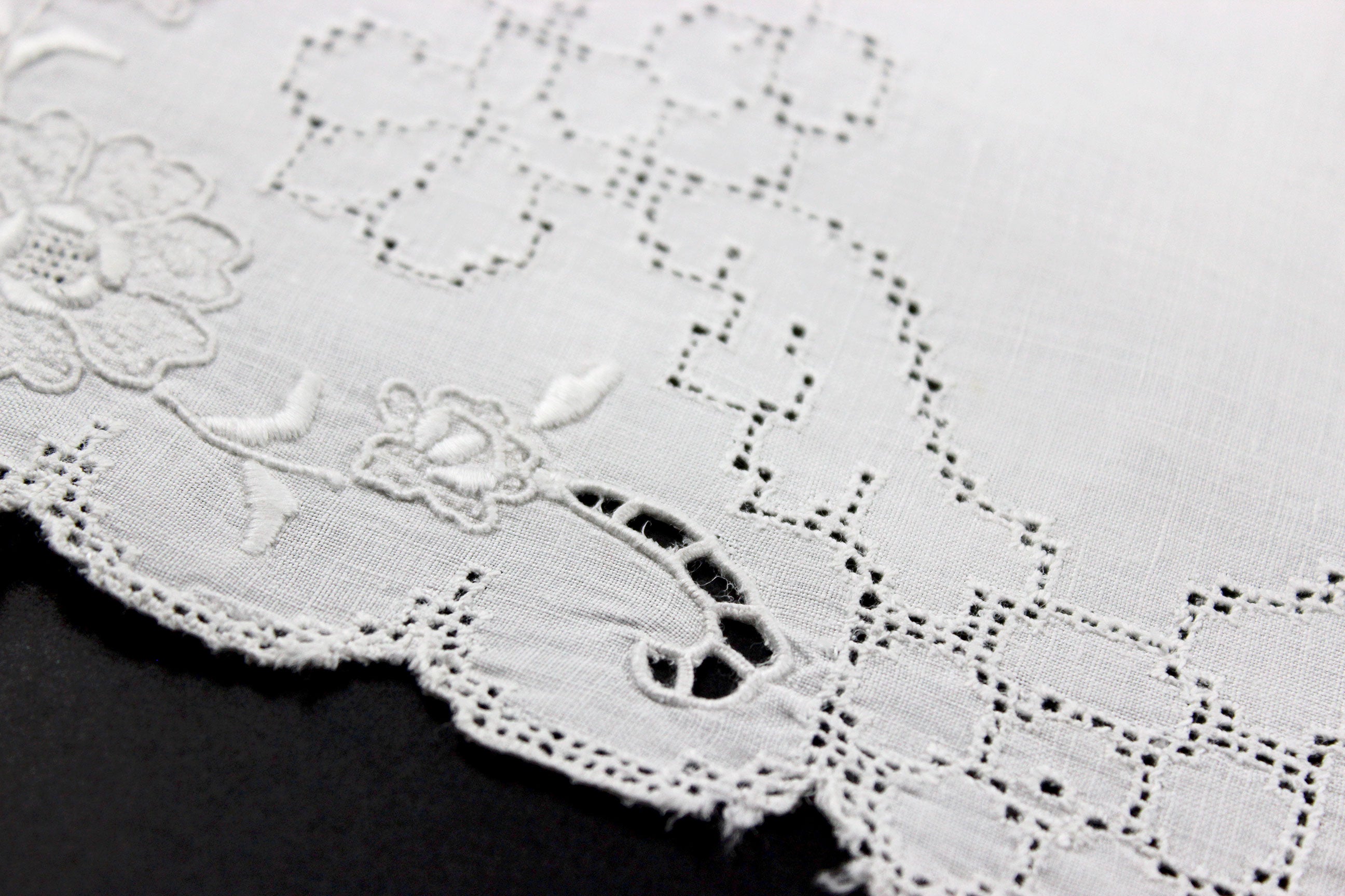 Linen Placemats and Table Runner Set