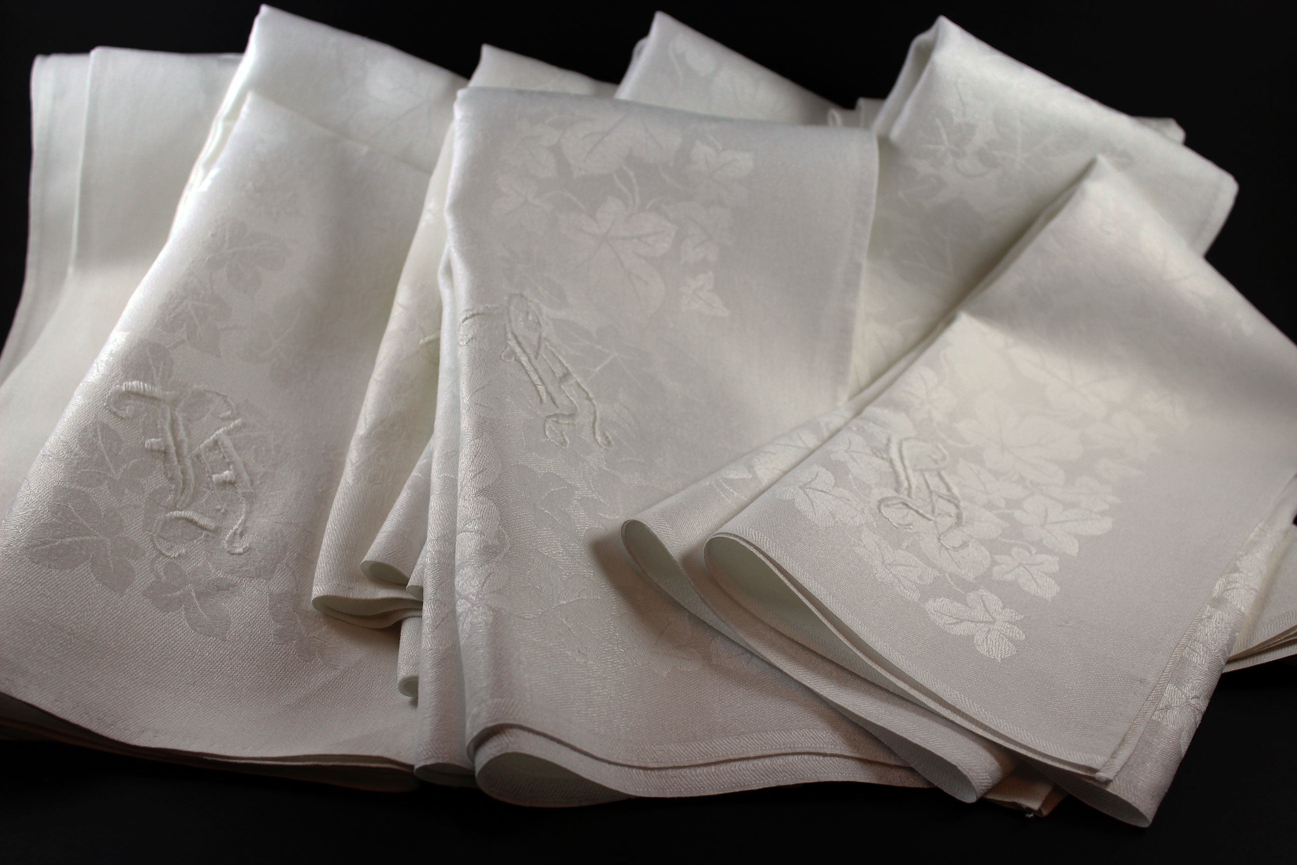 Irish Linen Dinner Napkins, Ivy Pattern
