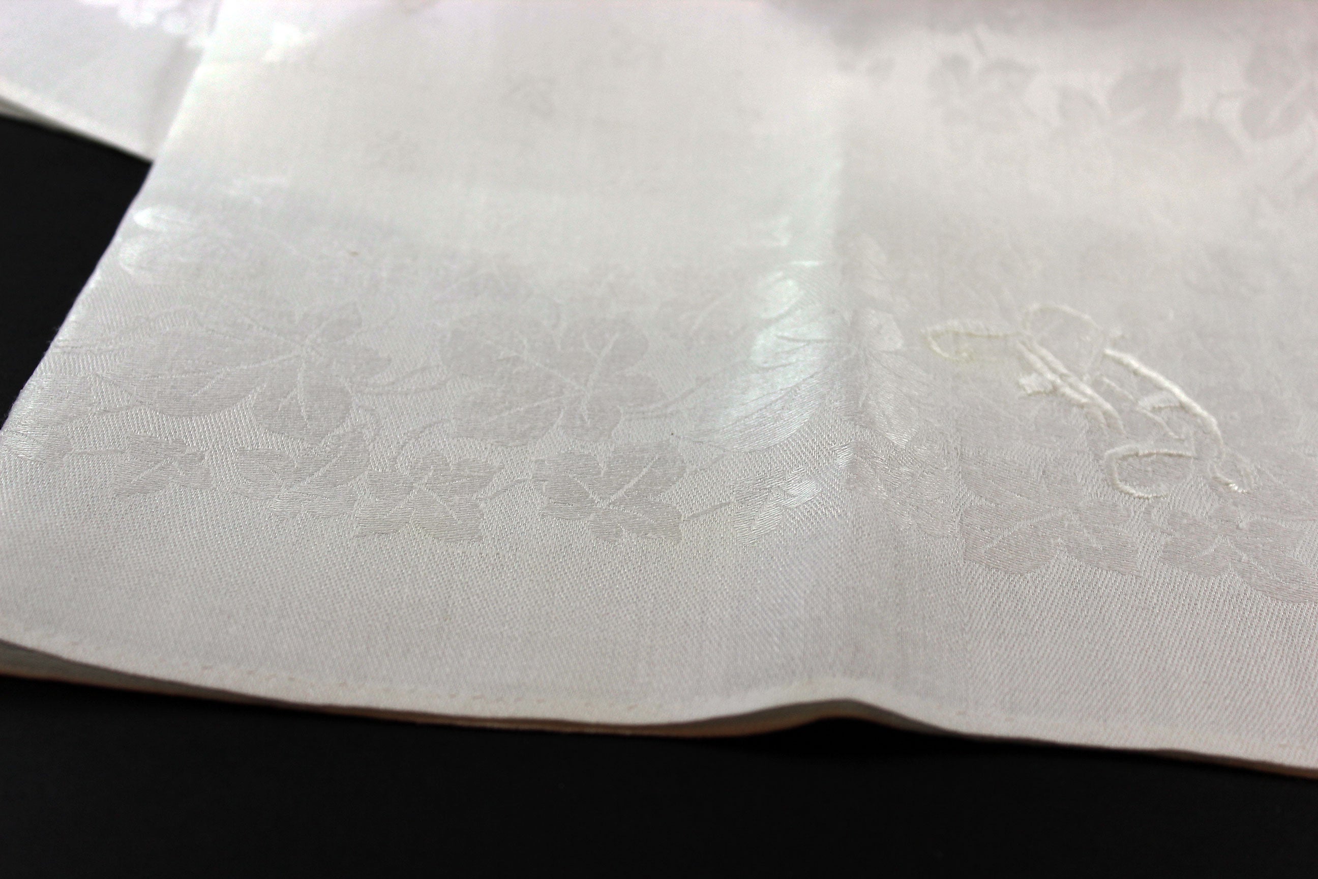 Irish Linen Dinner Napkins, Ivy Pattern