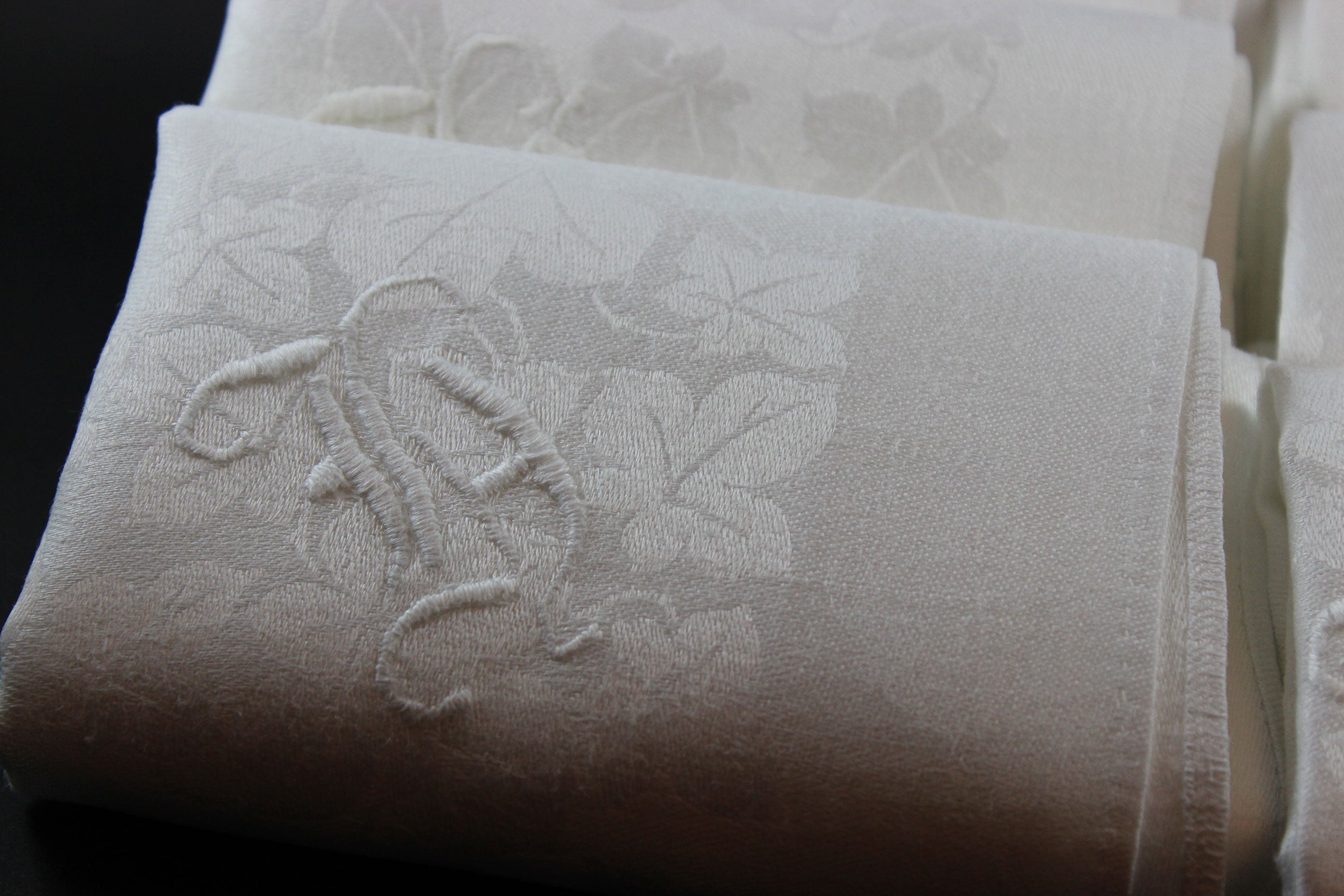 Irish Linen Dinner Napkins, Ivy Pattern