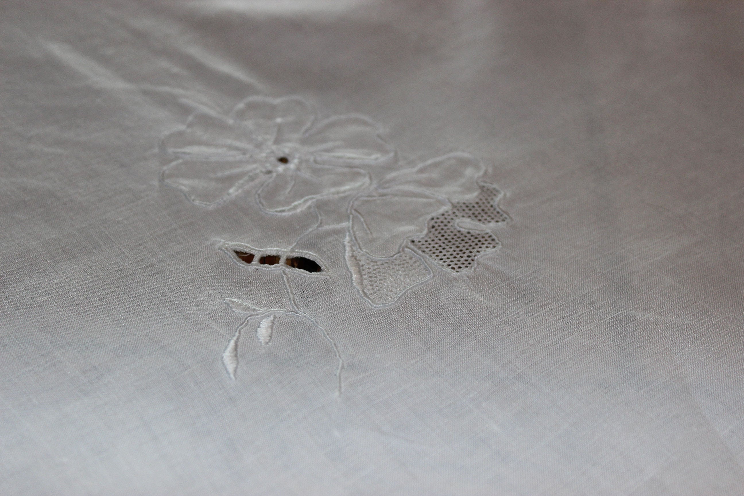 Madeira Fine Linen Small Tablecloth with 12 Napkins