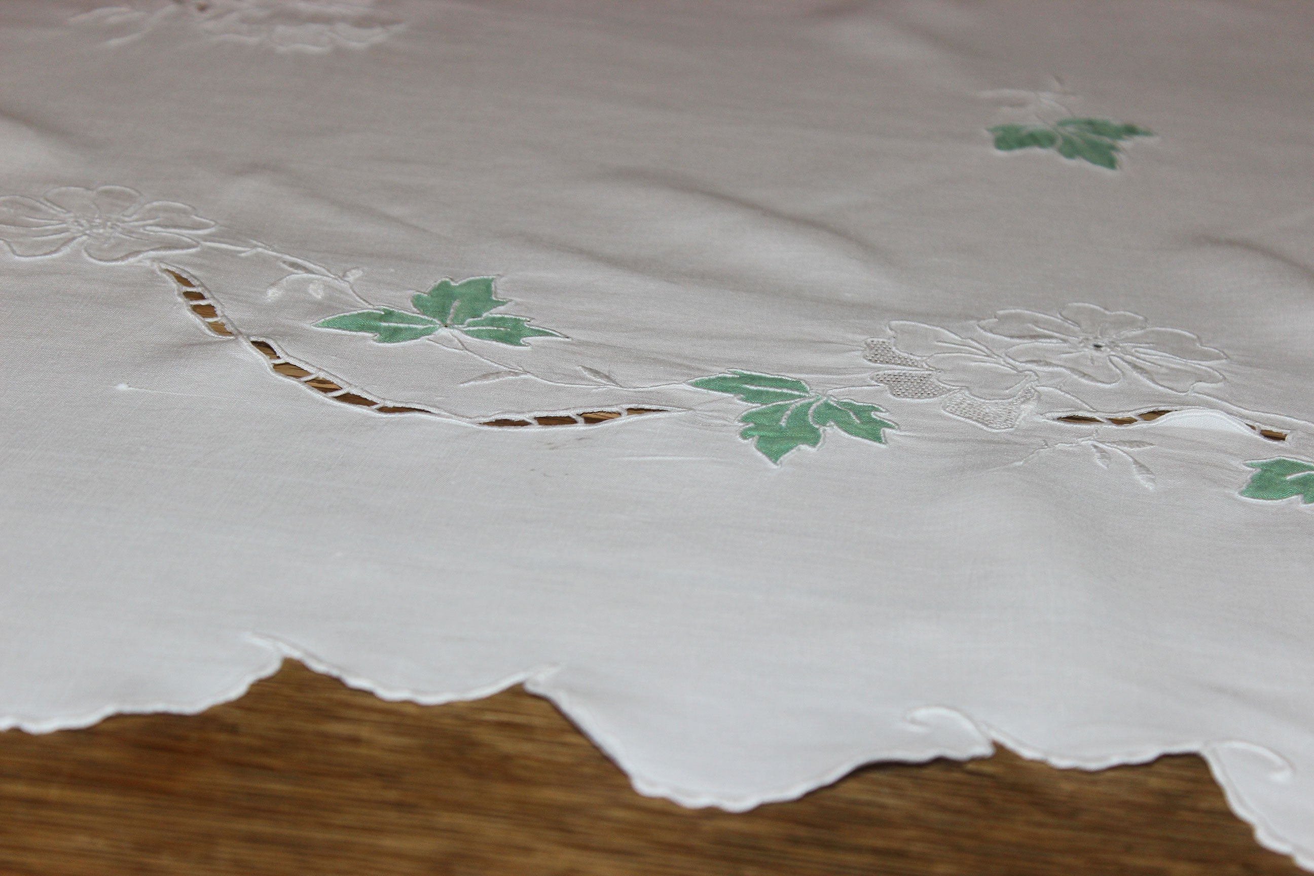 Madeira Fine Linen Small Tablecloth with 12 Napkins
