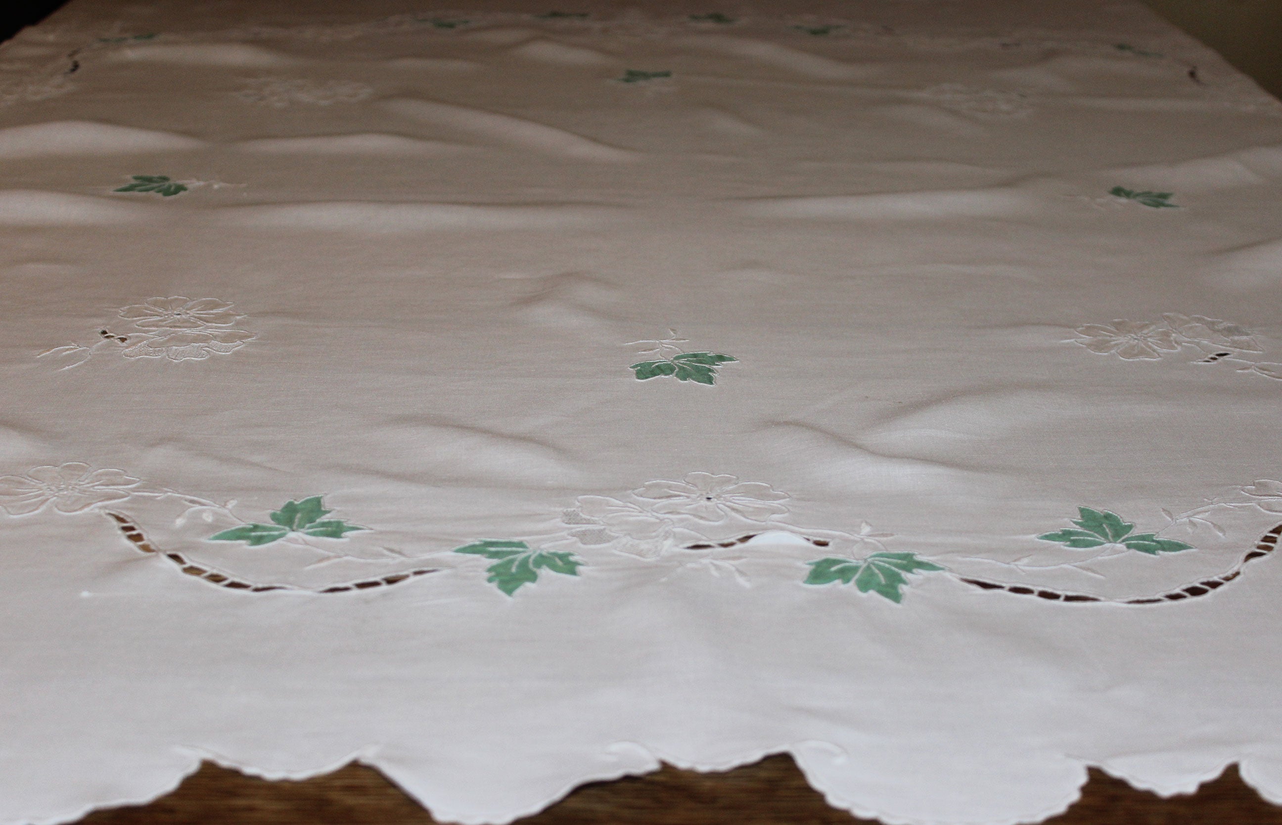 Madeira Fine Linen Small Tablecloth with 12 Napkins