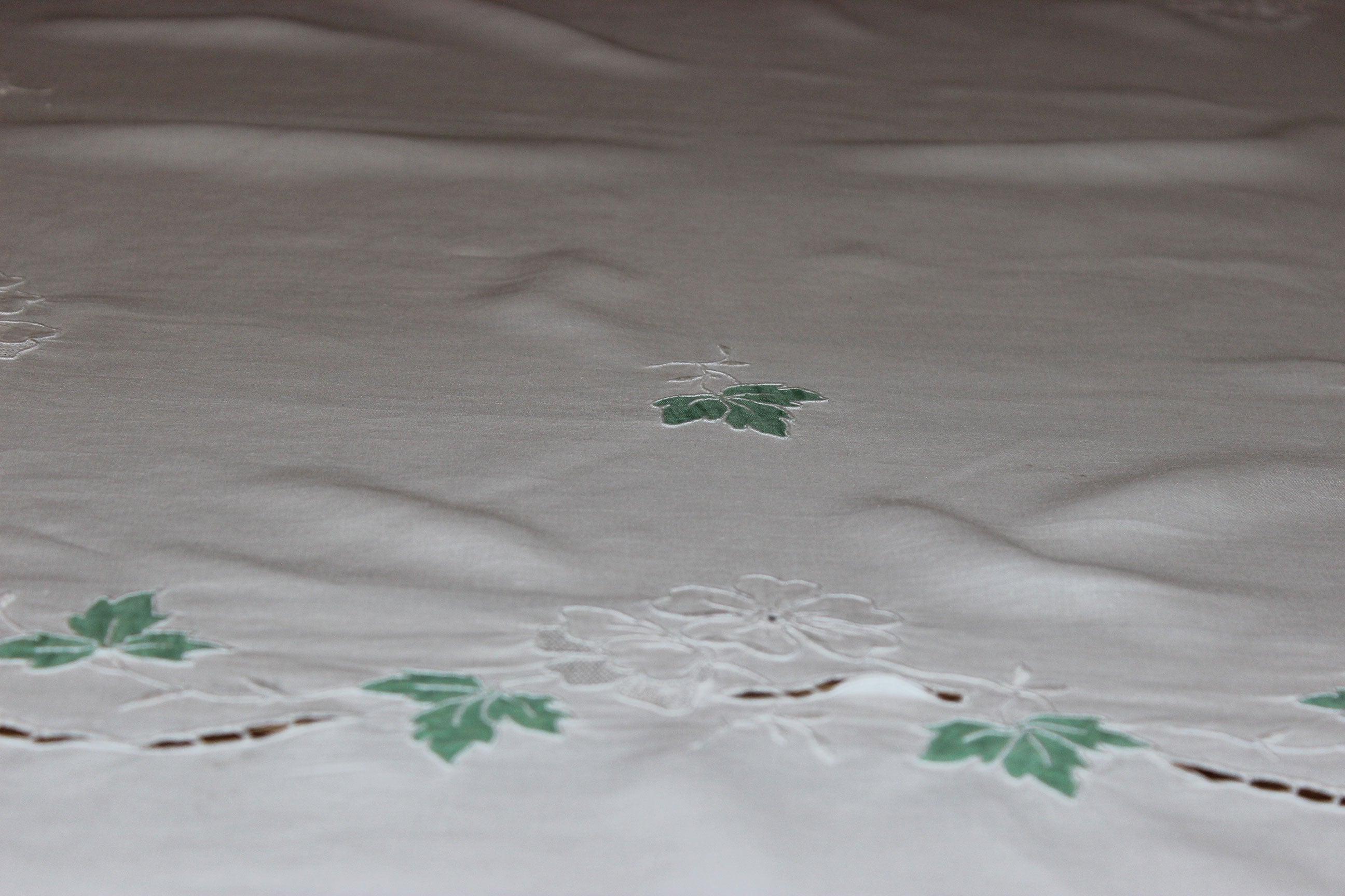 Madeira Fine Linen Small Tablecloth with 12 Napkins