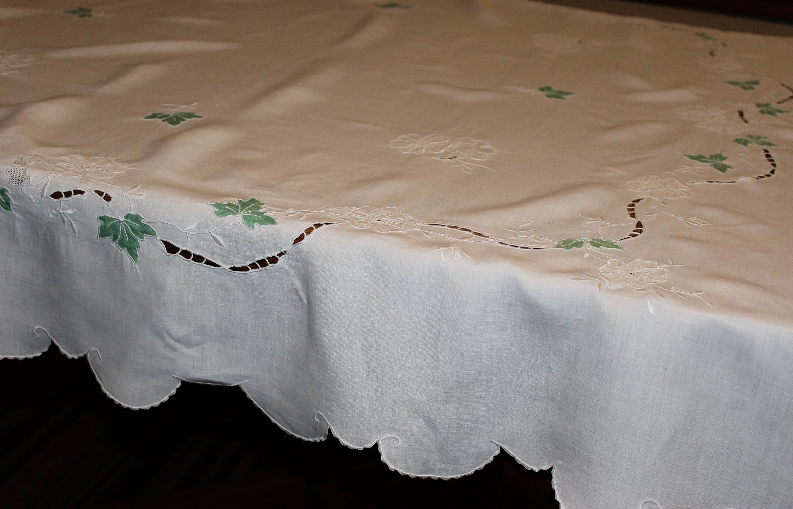 Madeira Fine Linen Small Tablecloth with 12 Napkins
