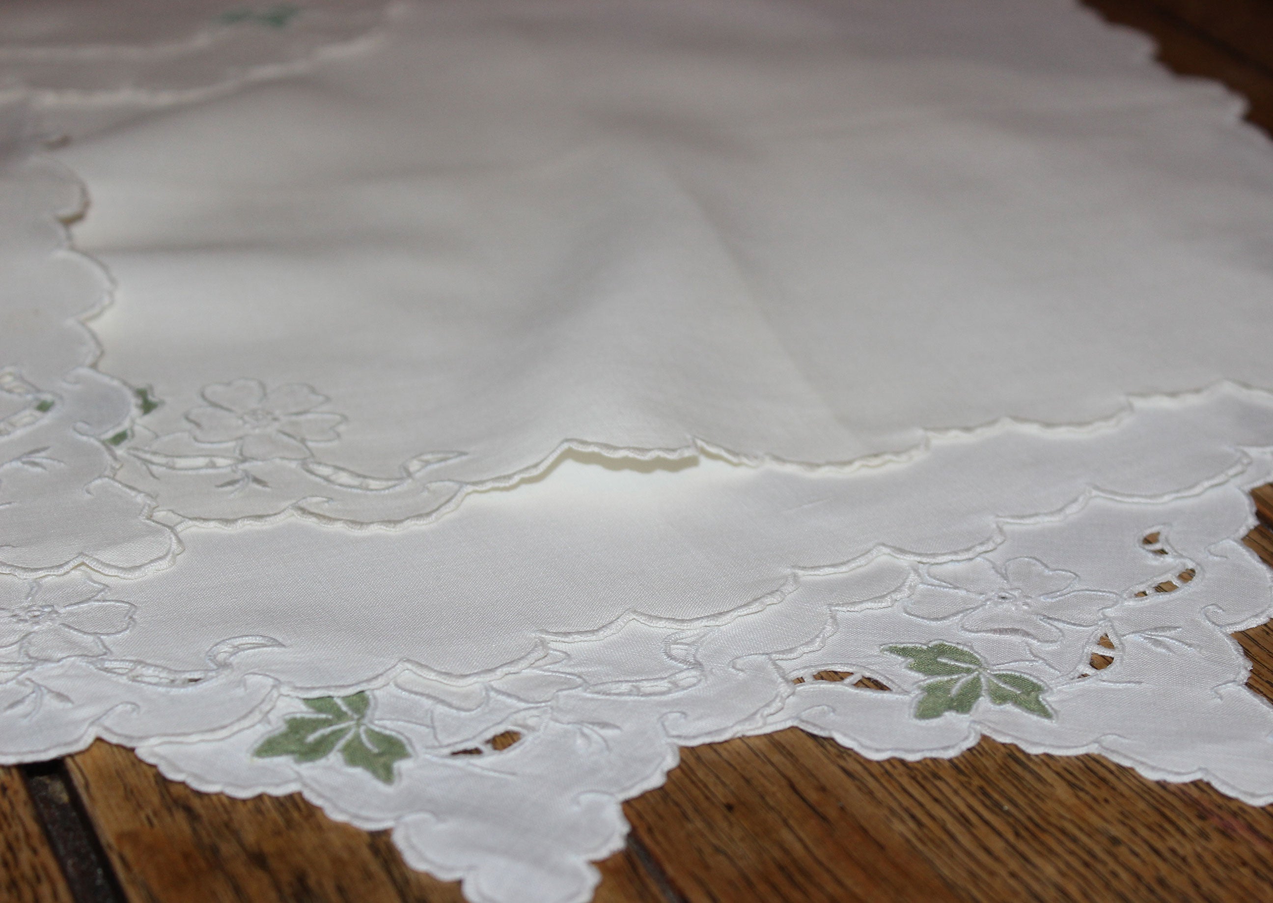 Madeira Fine Linen Small Tablecloth with 12 Napkins