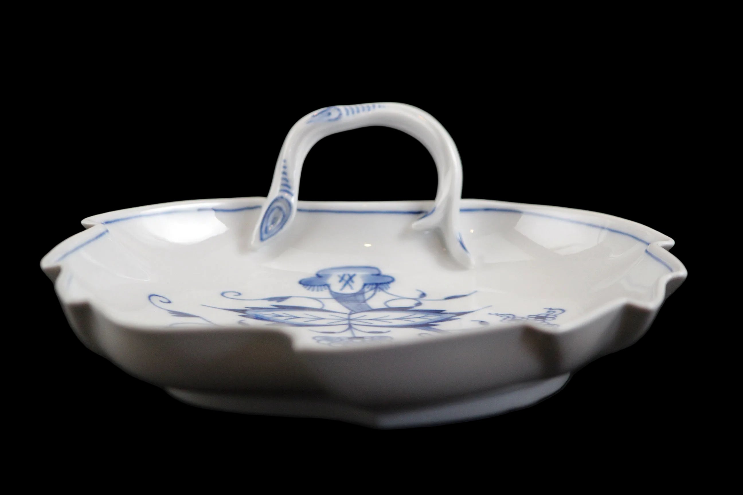 Meissen Blue Onion Leaf Dish