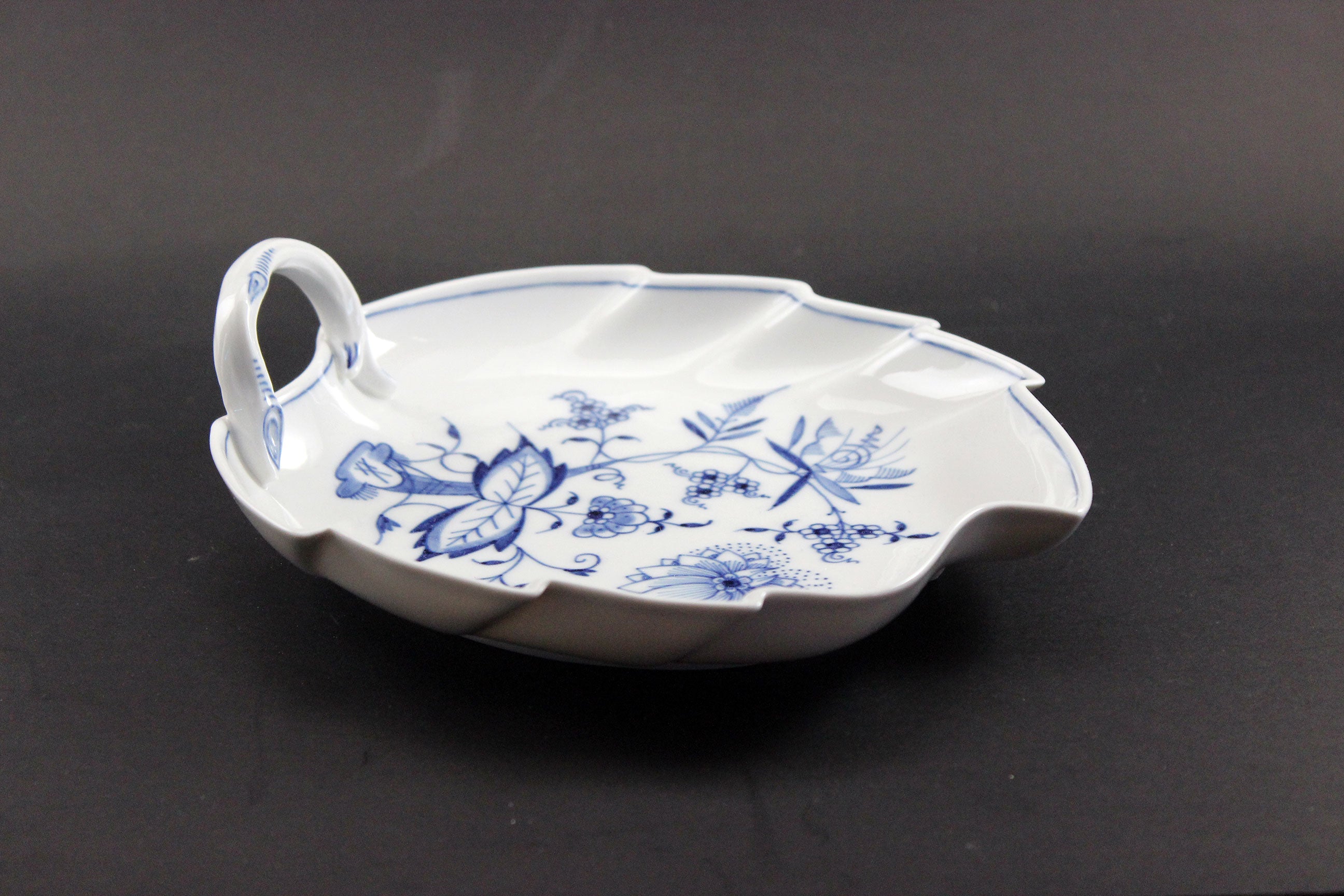 Meissen Blue Onion Leaf Dish