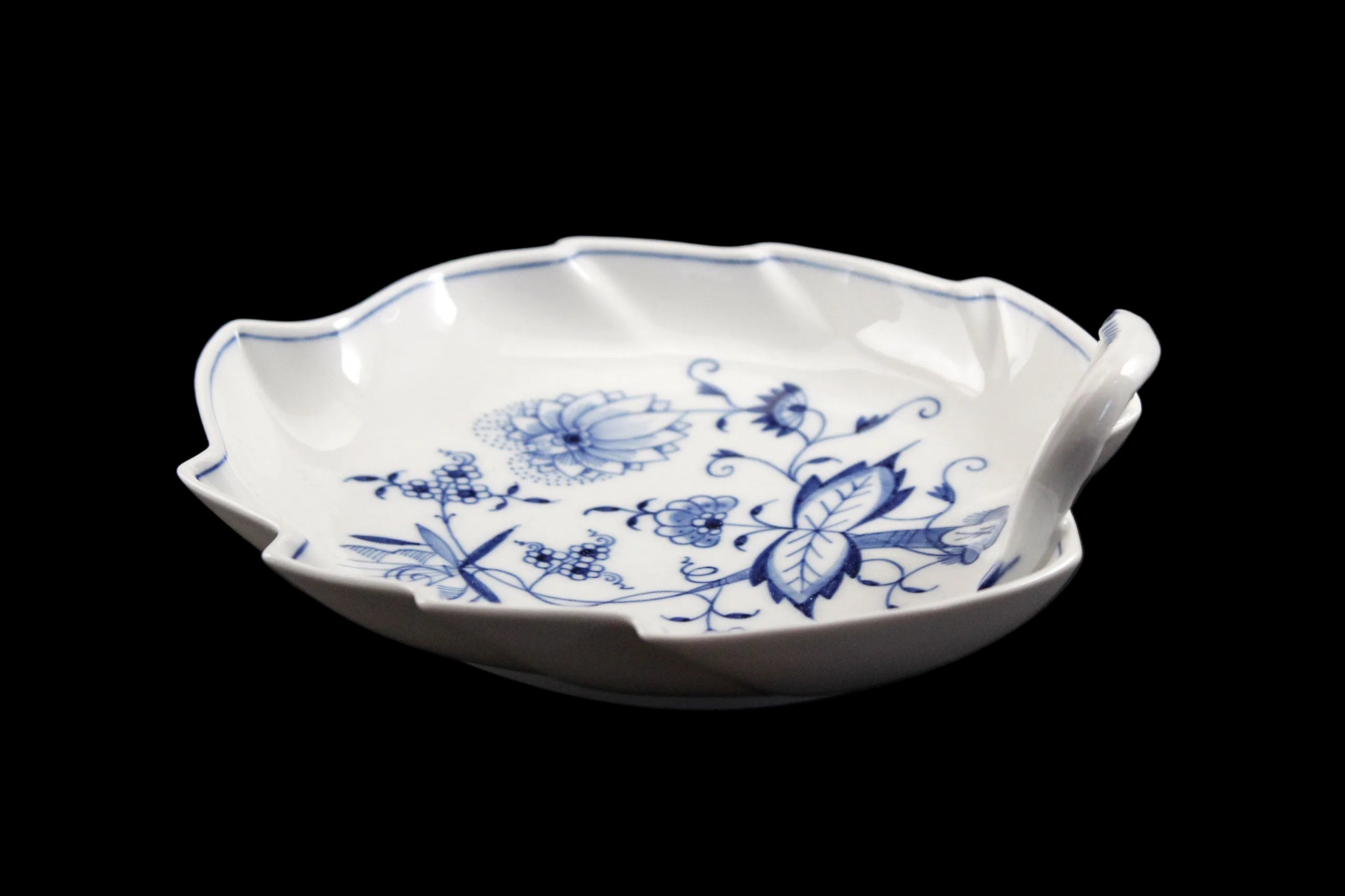 Meissen Blue Onion Leaf Dish