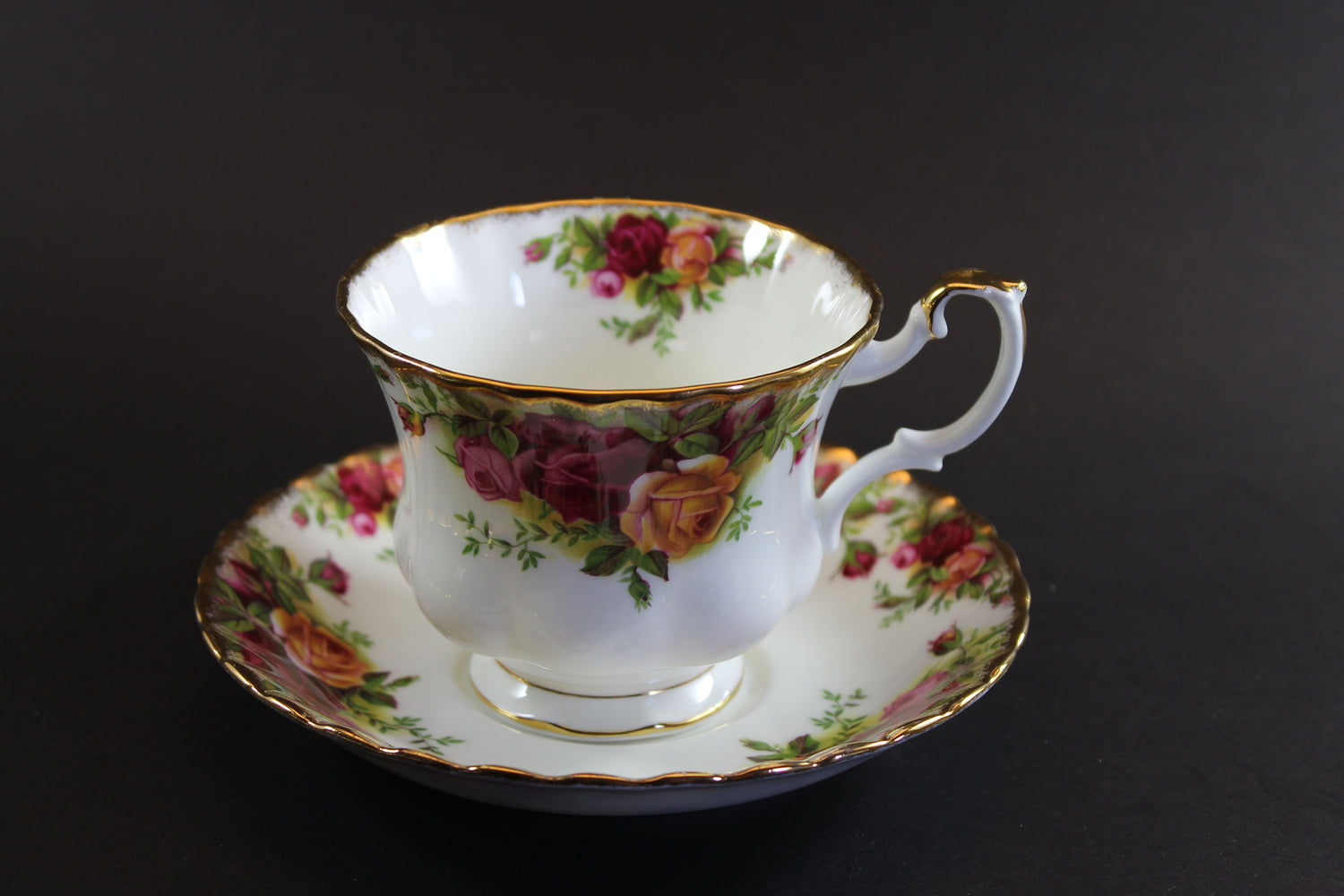 Royal Albert, Old Country Roses, 6 Piece Place Settings, England