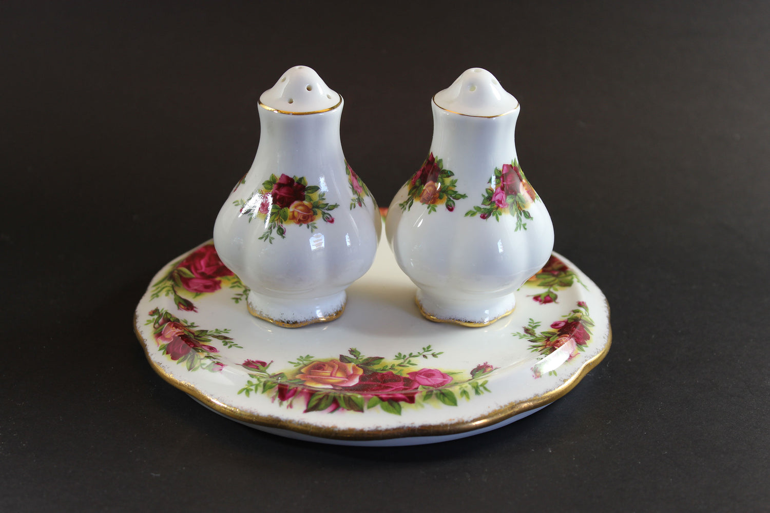Royal Albert, Old Country Roses, Salt and Pepper Shakers, Trivet Tray