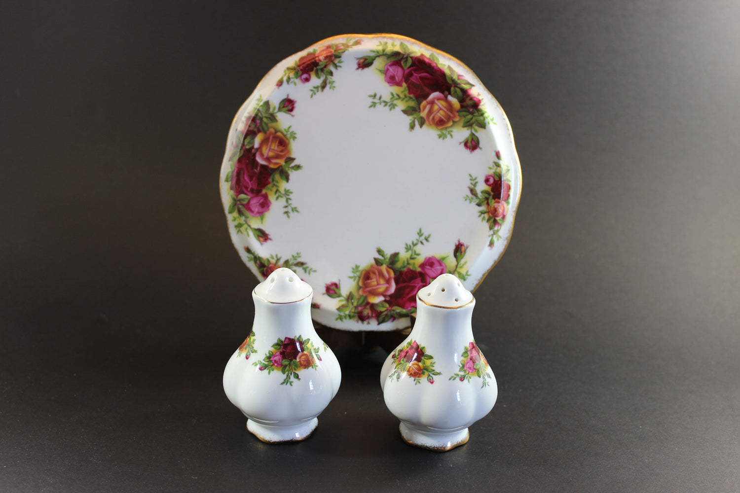 Royal Albert, Old Country Roses, Salt and Pepper Shakers, Trivet Tray