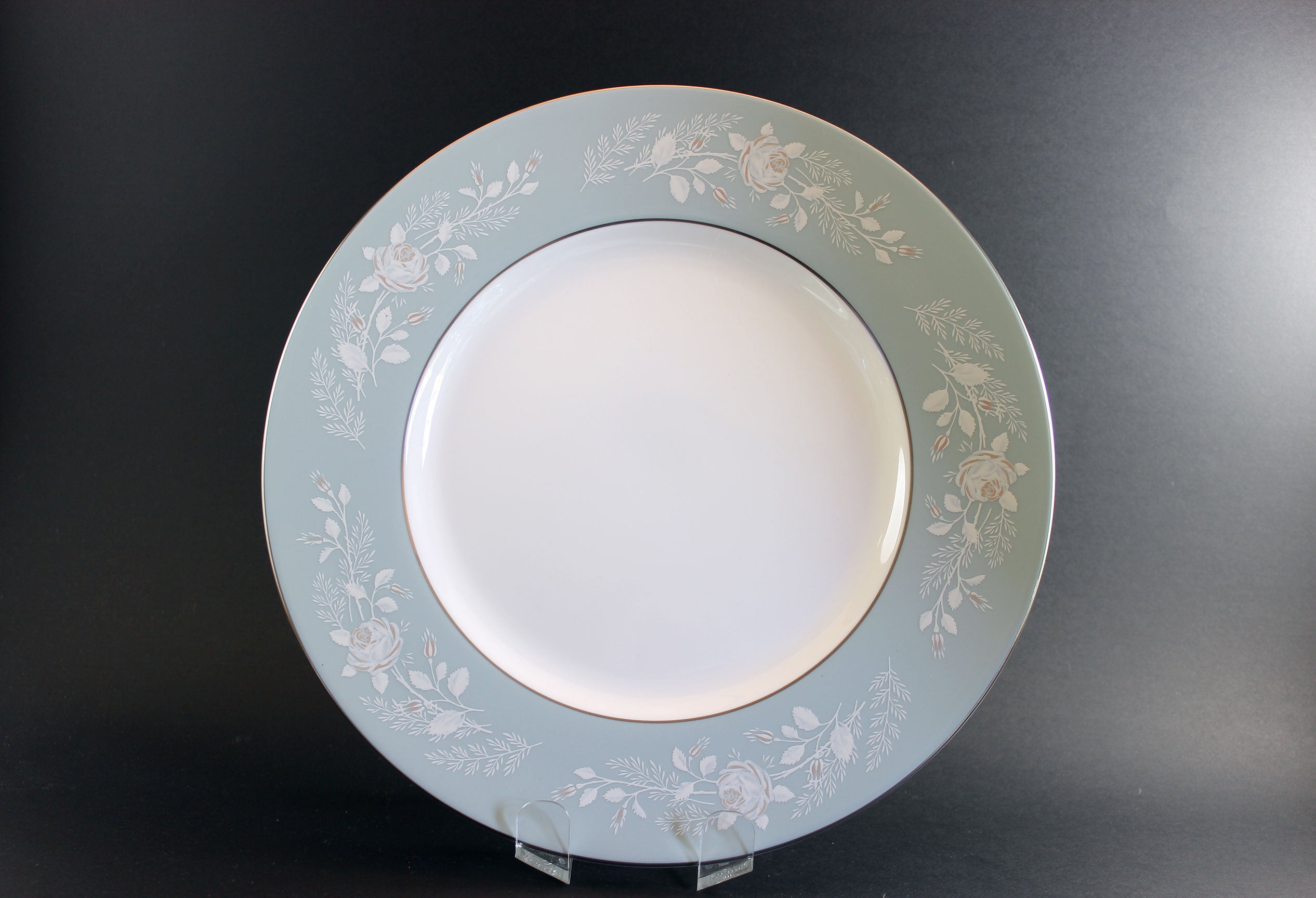 Royal Worcester, Bridal Rose, Z2738. 6 Piece Place Settings