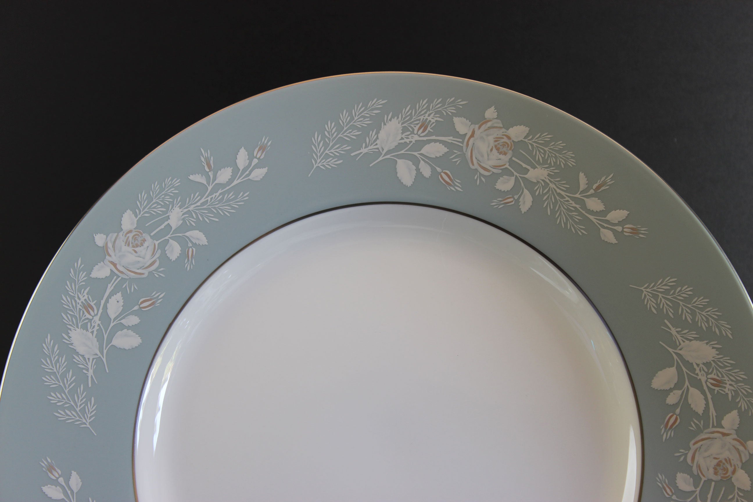 Royal Worcester, Bridal Rose, Z2738. 6 Piece Place Settings