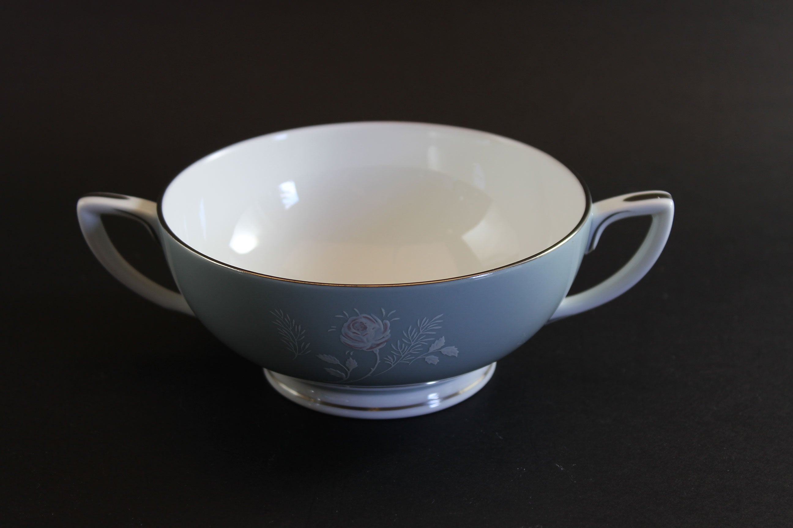 Royal Worcester, Bridal Rose, Z2738. 6 Piece Place Settings