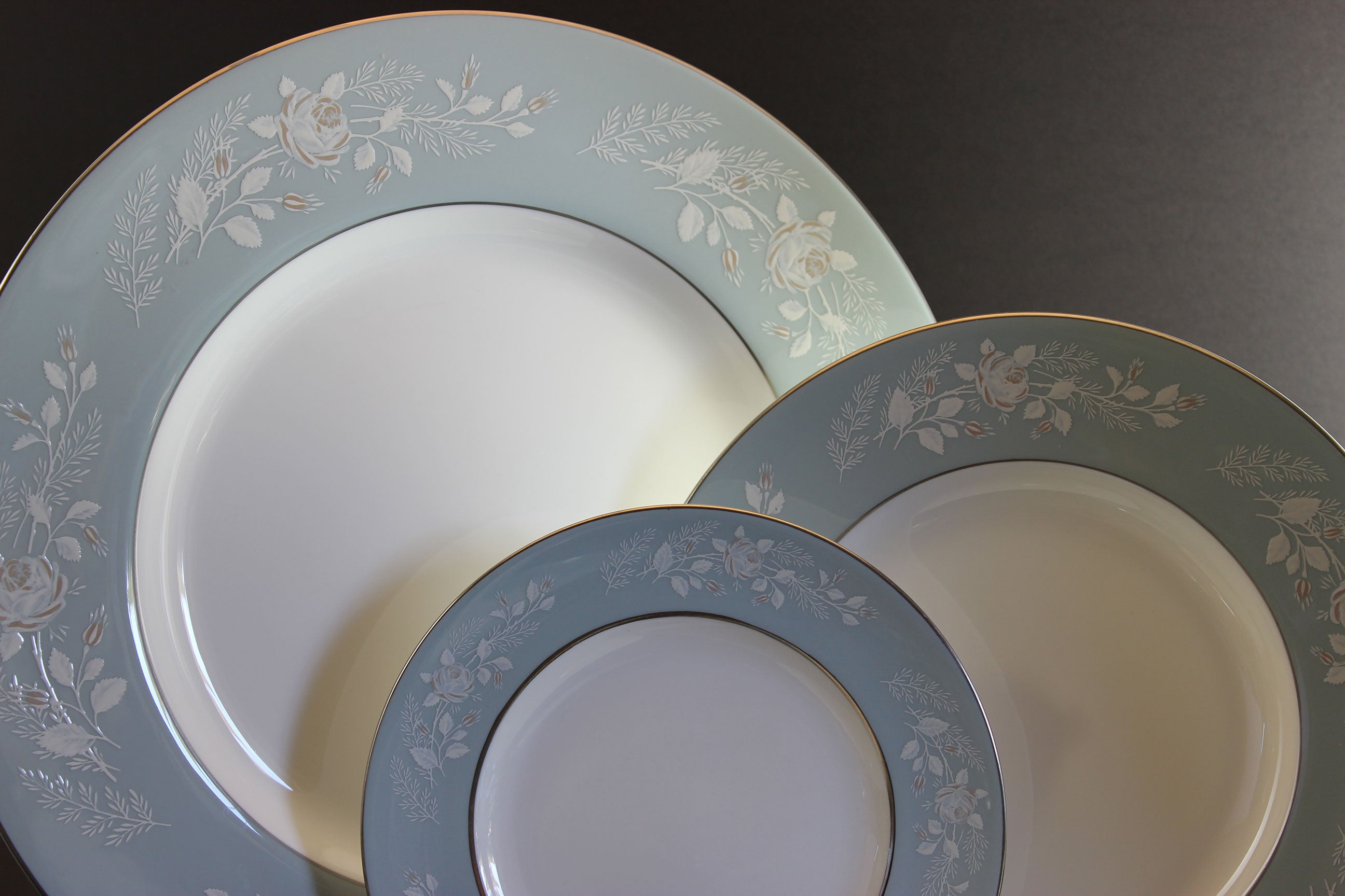 Royal Worcester, Bridal Rose, Z2738. 6 Piece Place Settings