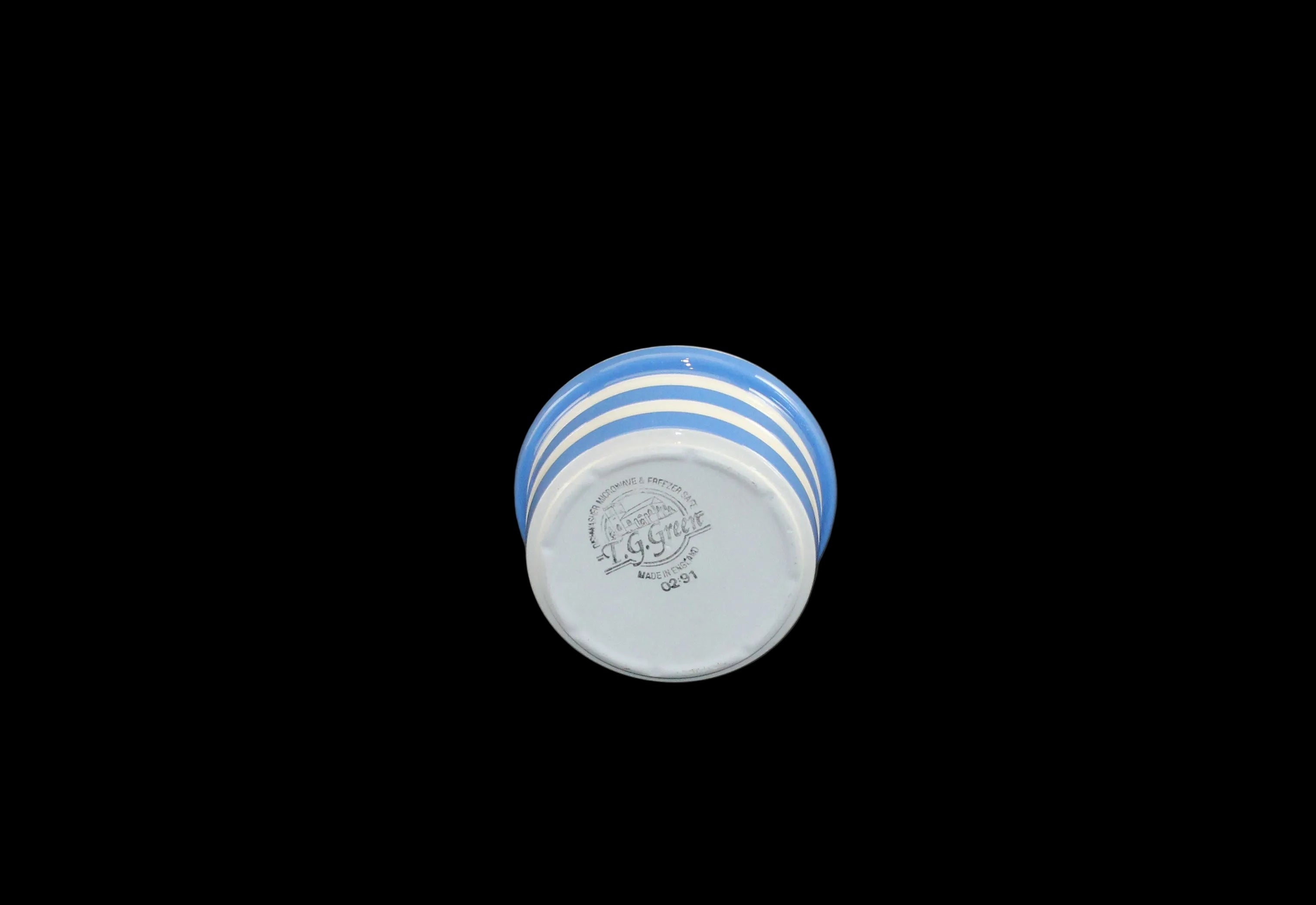 Blue and white ceramic bowl with &