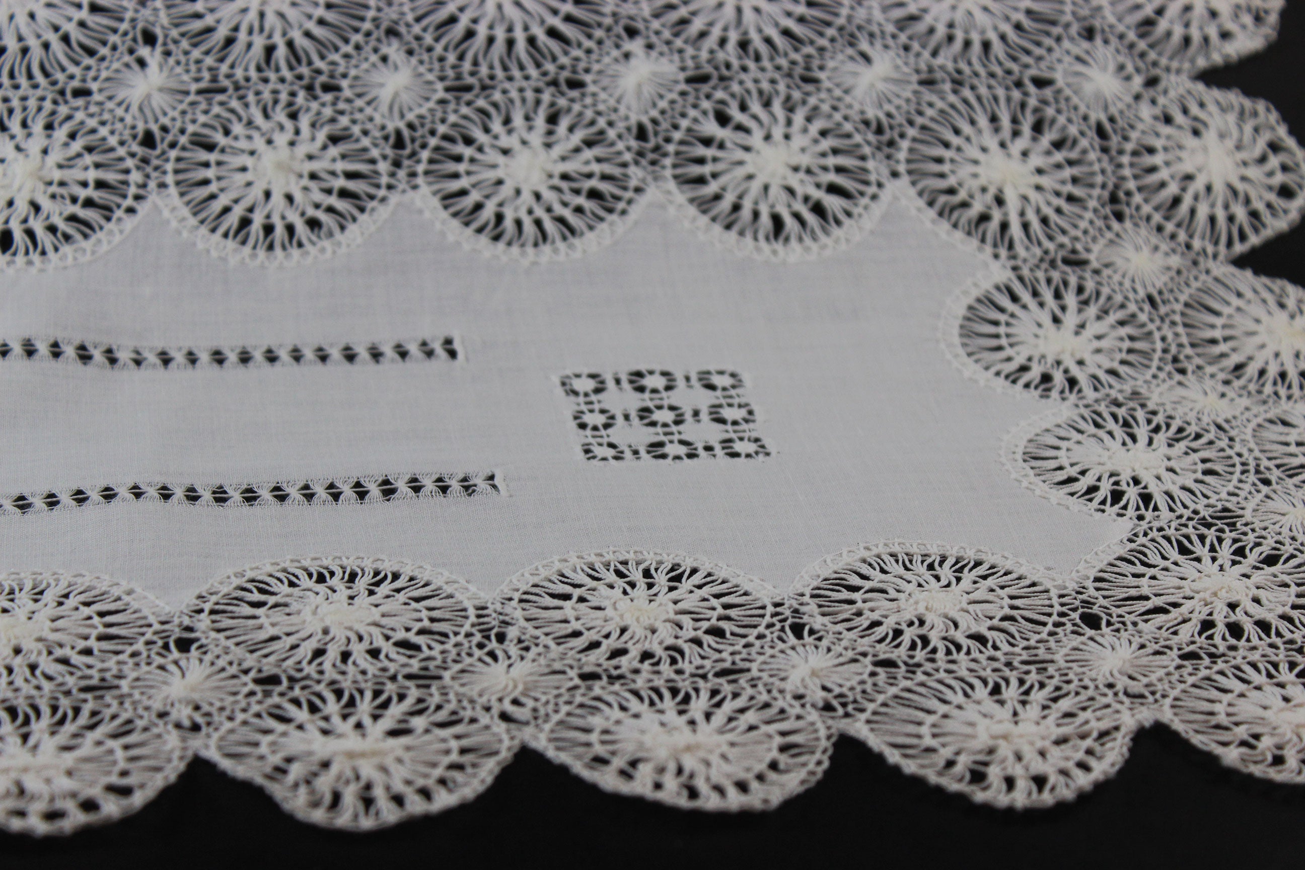 Vintage Teneriffe Lace and Linen Placemats (12)