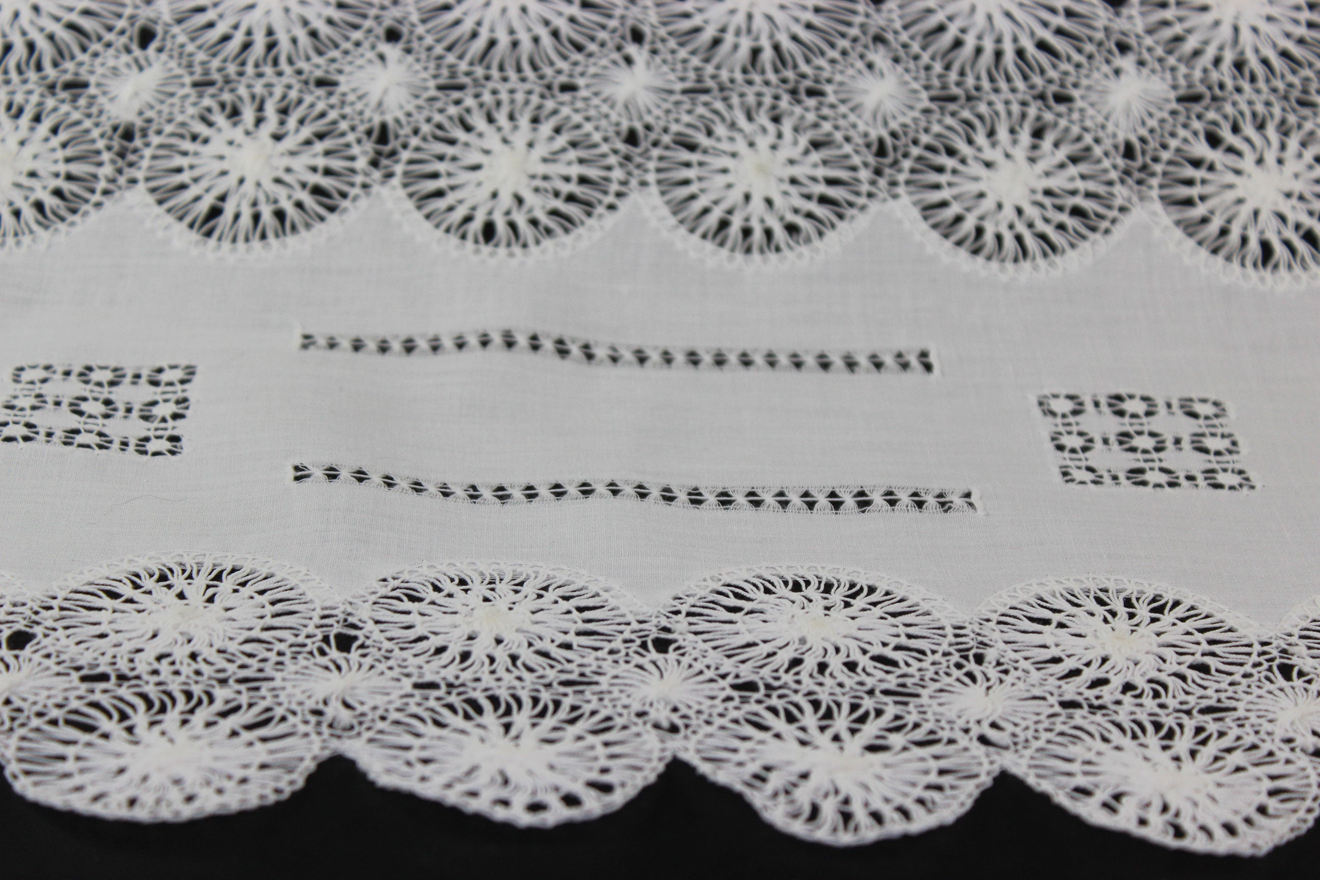 Vintage Teneriffe Lace and Linen Placemats (12)