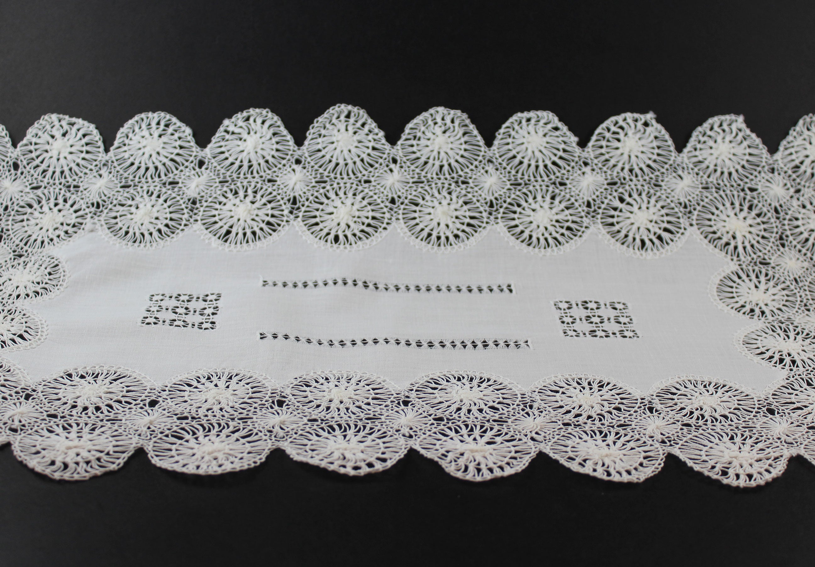 Vintage Teneriffe Lace and Linen Placemats (12)