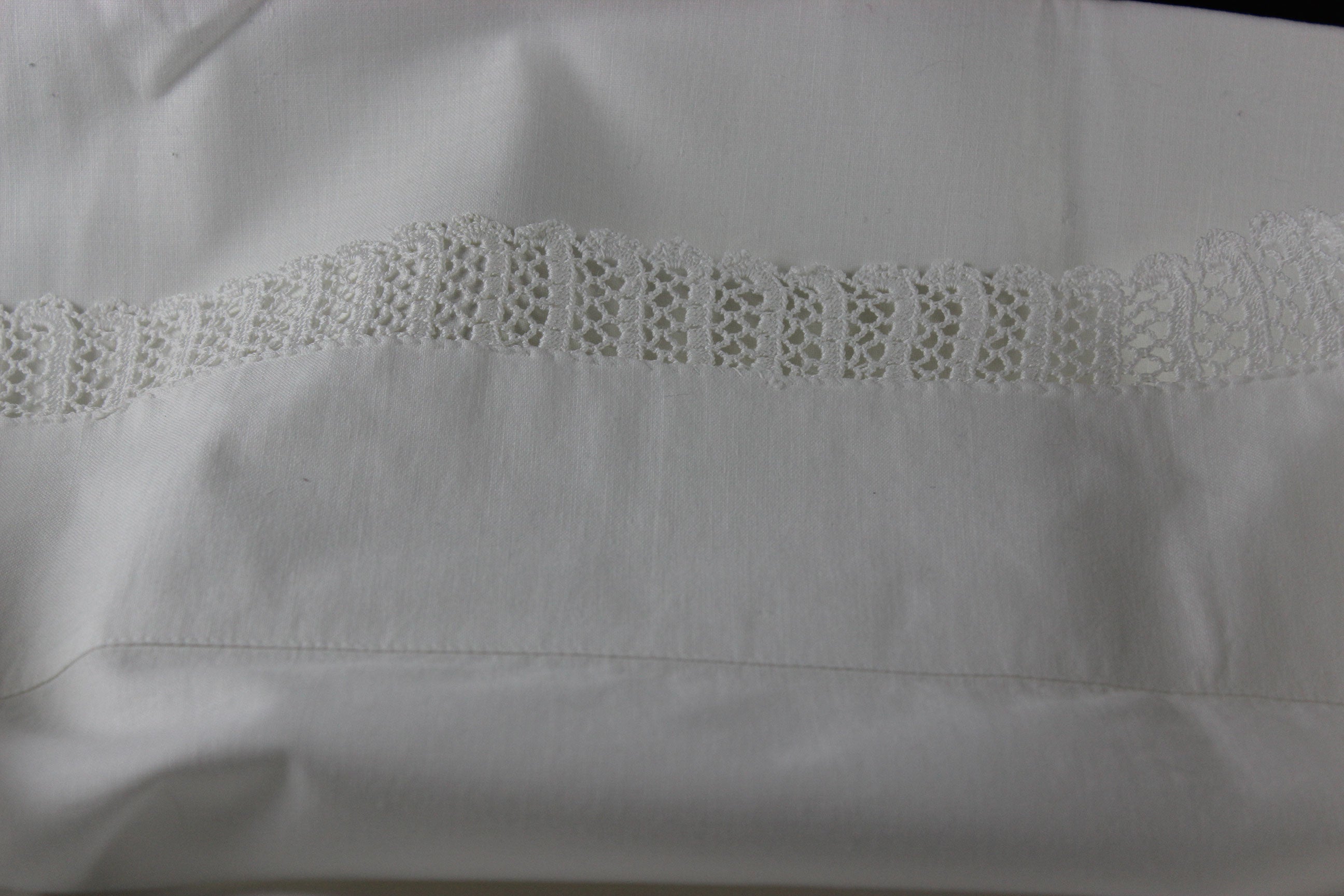 White Crochet Lace Edged Pillowcase Set