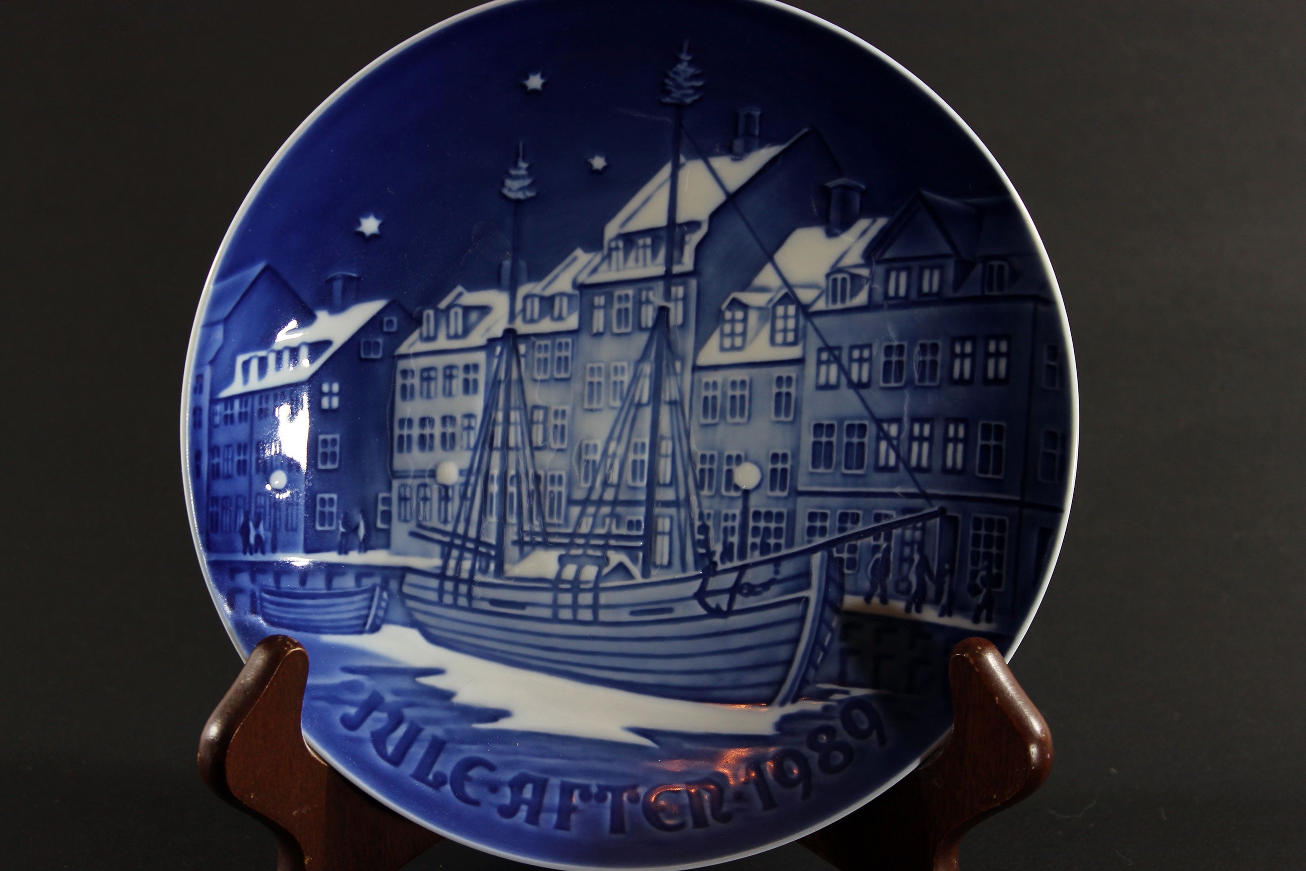Bing & Grondahl Christmas Plate 1989