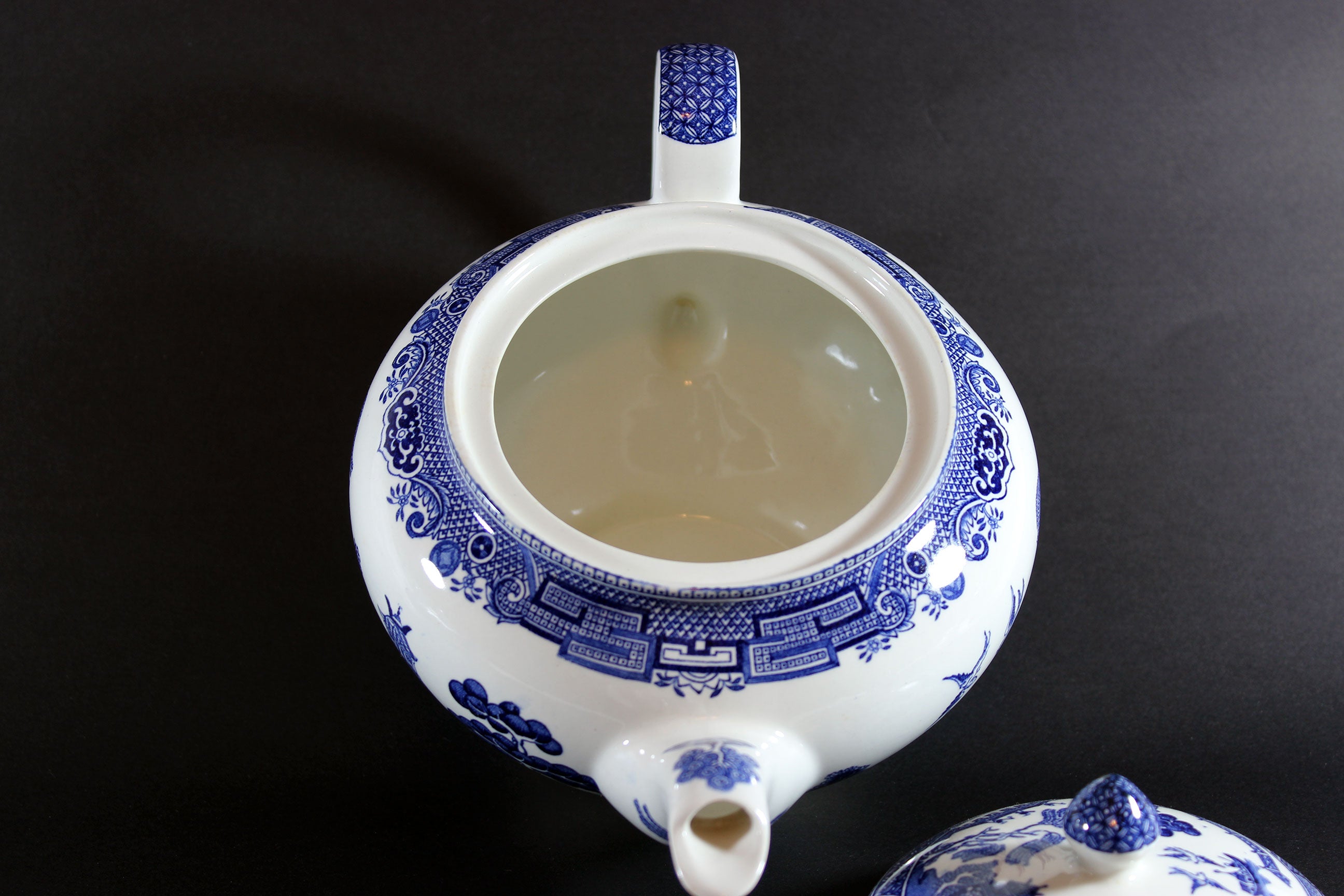 Blue Willow Teapot, Johnson Brothers_6