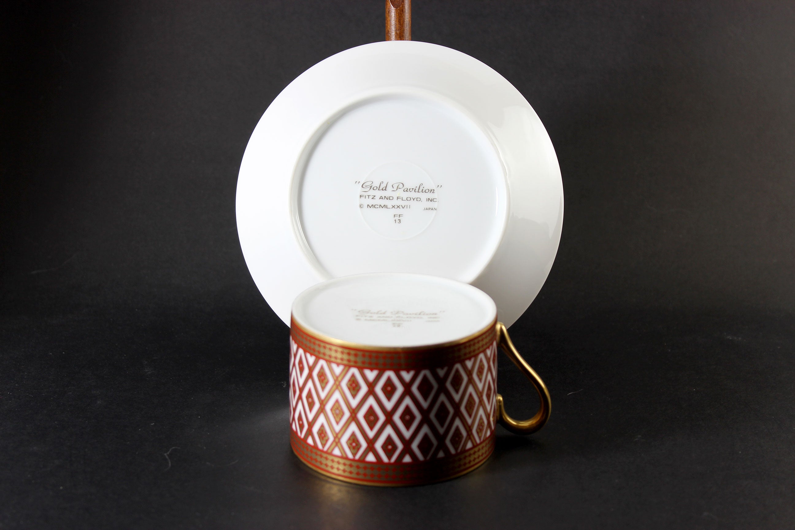 Fitz and Floyd, Gold Pavillion, Teacup and Saucer