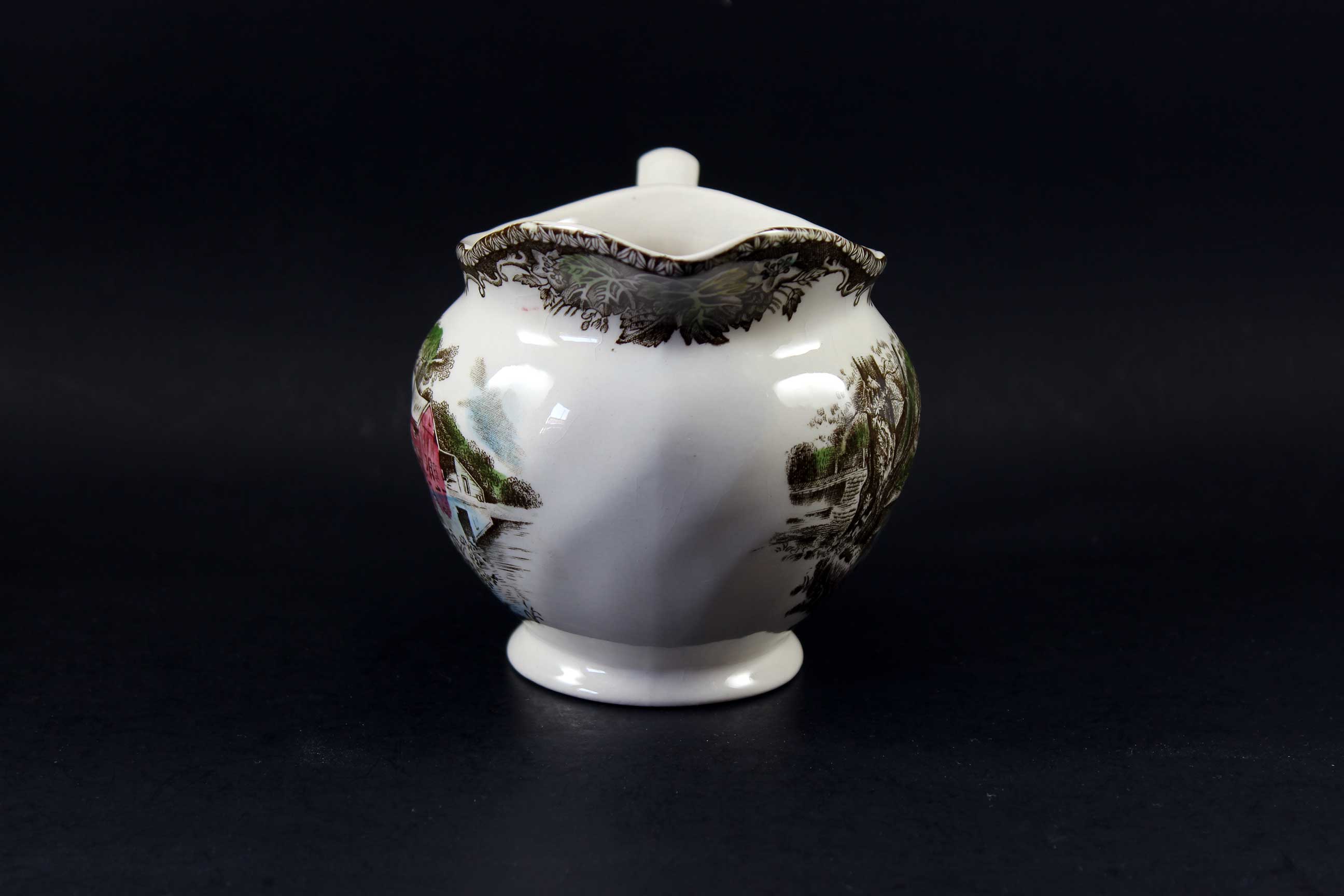 Friendly Village, Sugar Bowl and Creamer_4