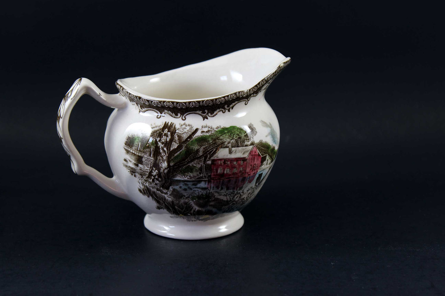 Friendly Village, Sugar Bowl and Creamer_5