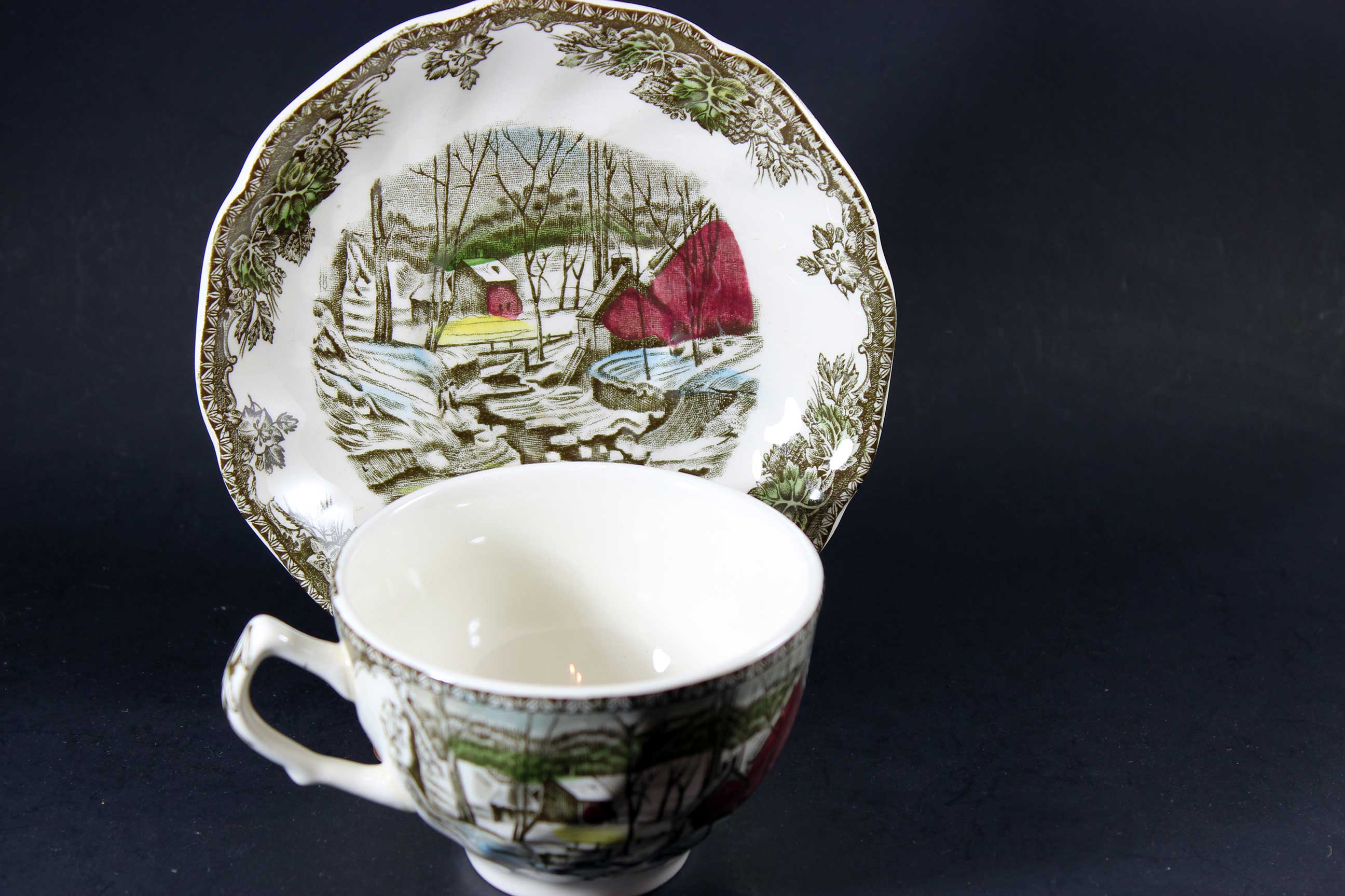 Friendly Village, 7 Piece Place Setting