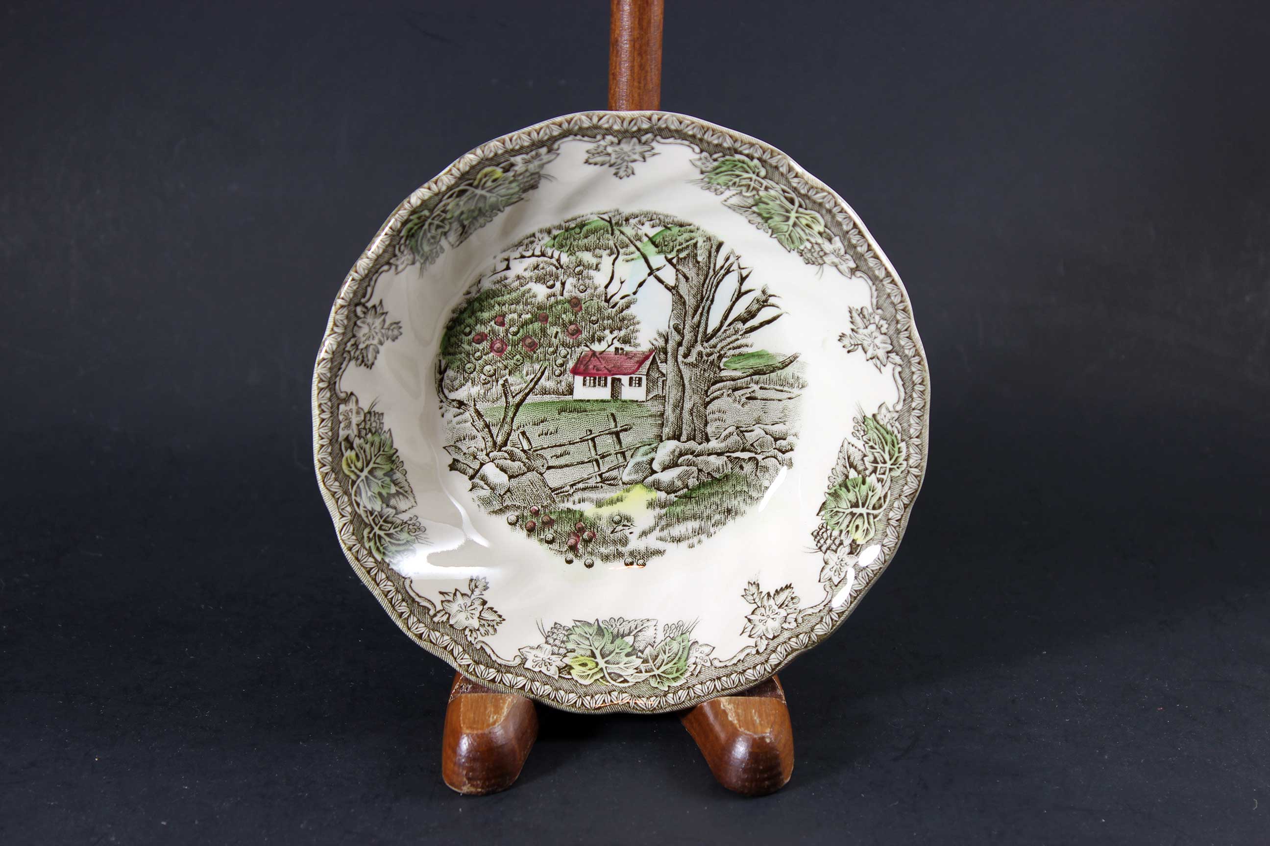 Friendly Village, 7 Piece Place Setting