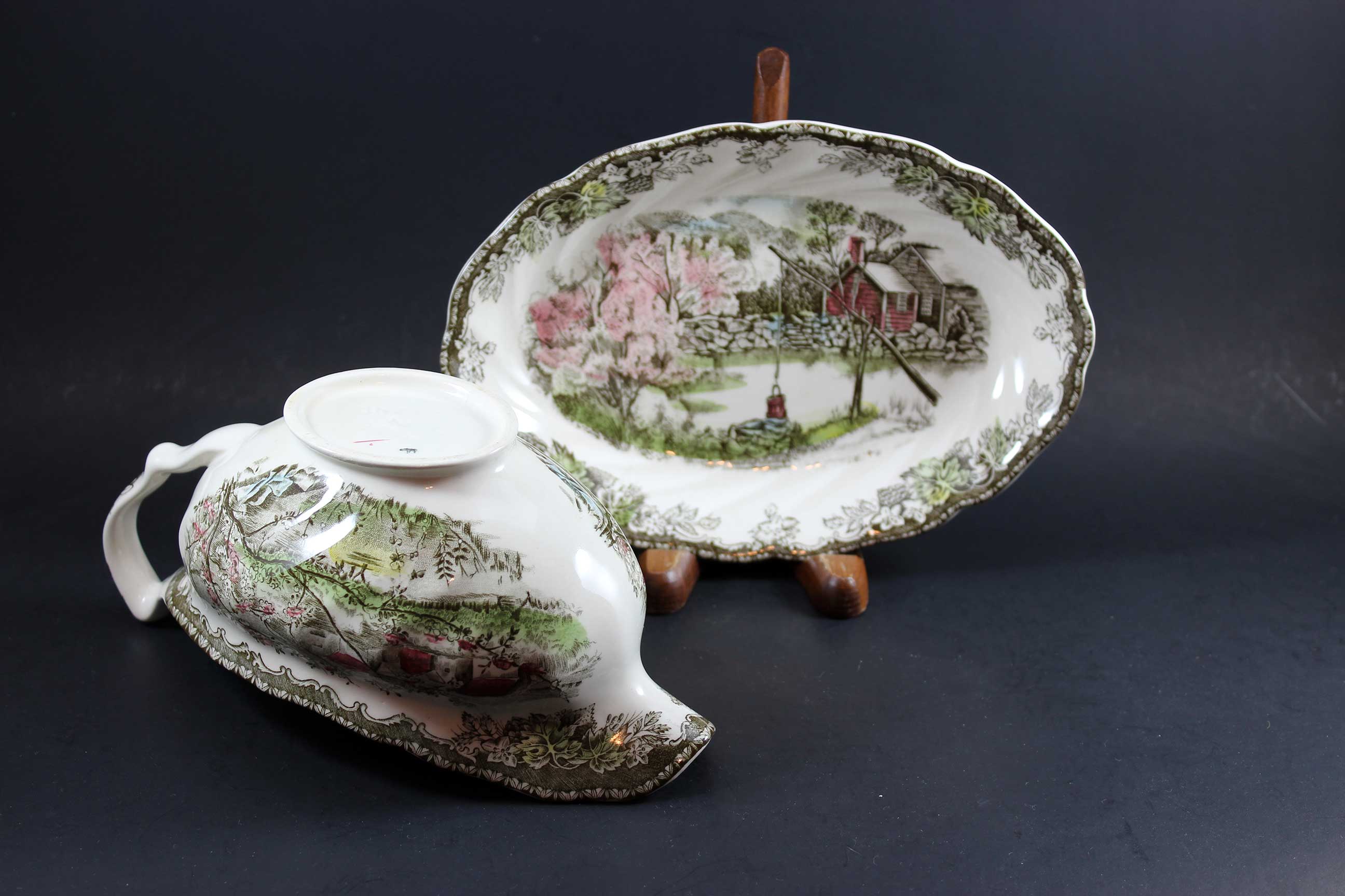 Friendly Village, Gravy Boat and Under plate