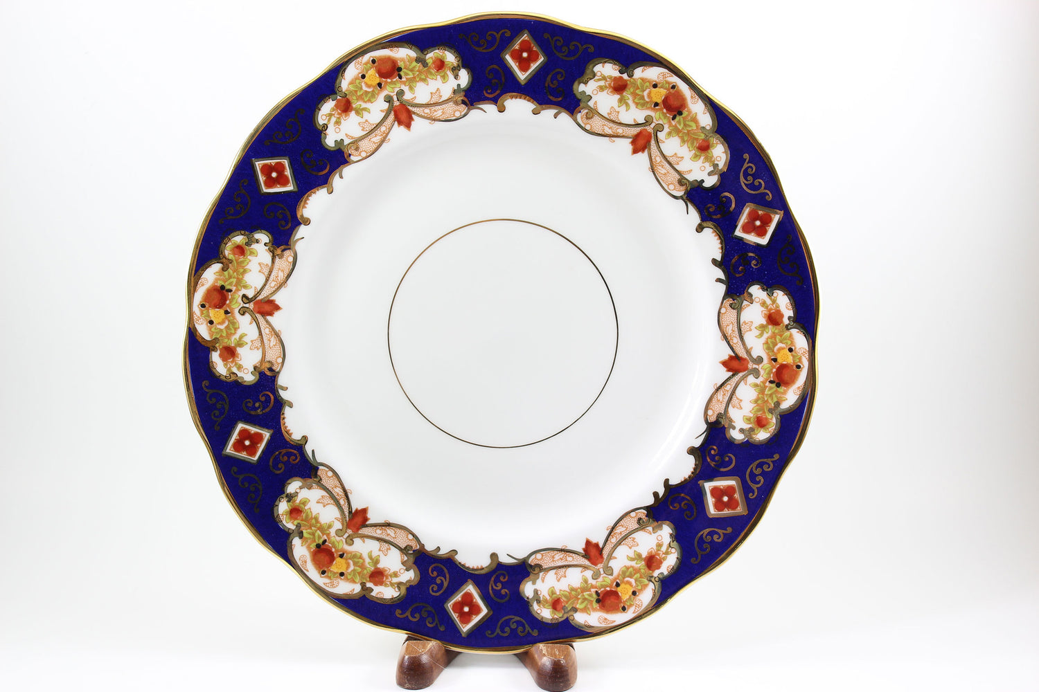 Royal Albert Bone China, Heirloom Pattern, Dinner Plate