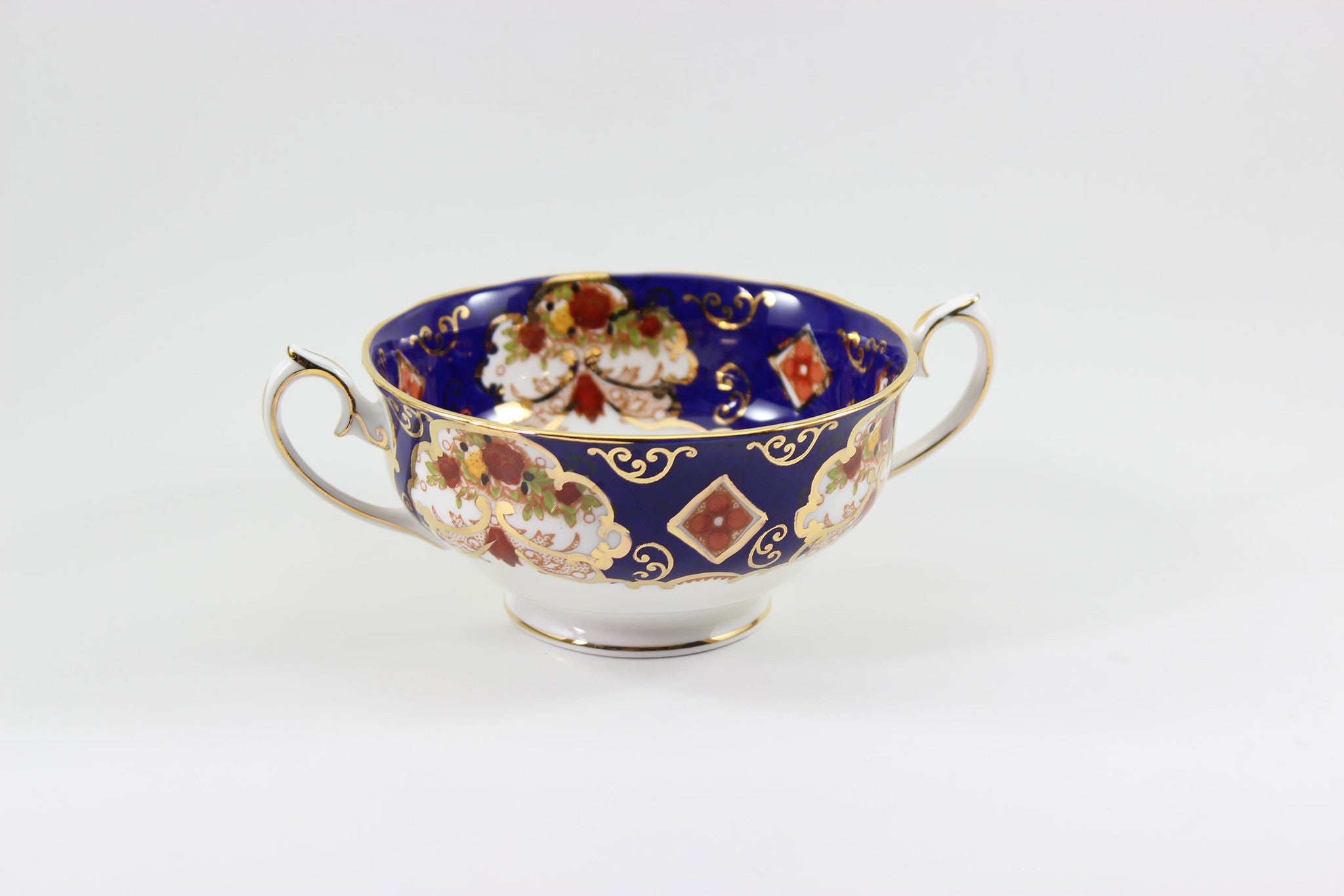 Royal Albert Bone China, Heirloom Pattern, Soup