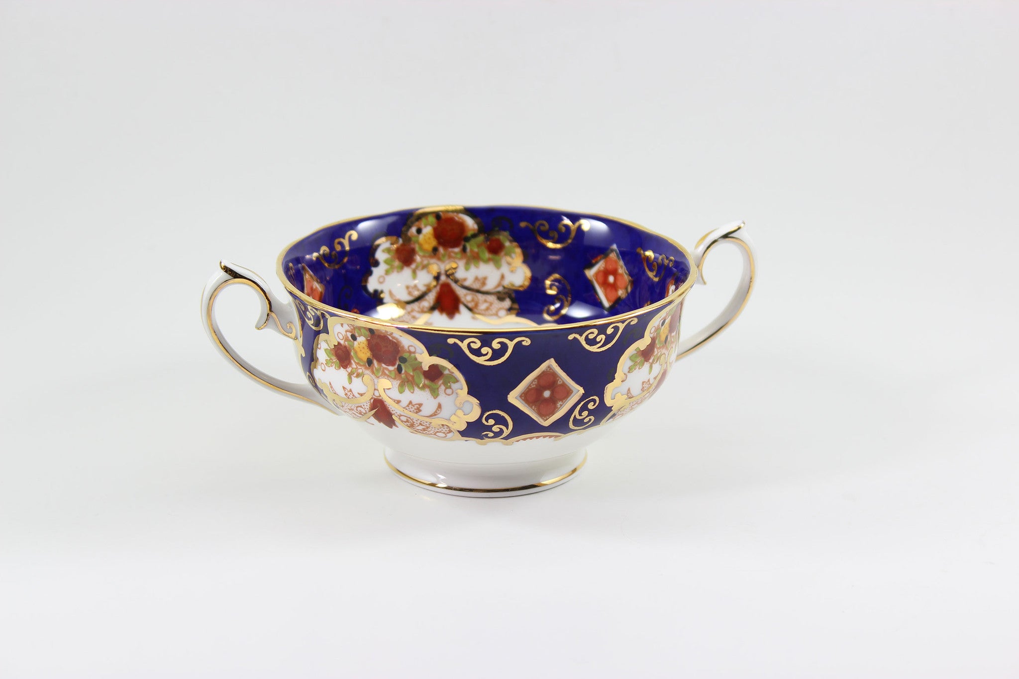 Royal Albert Bone China, Heirloom Pattern, Place Setting