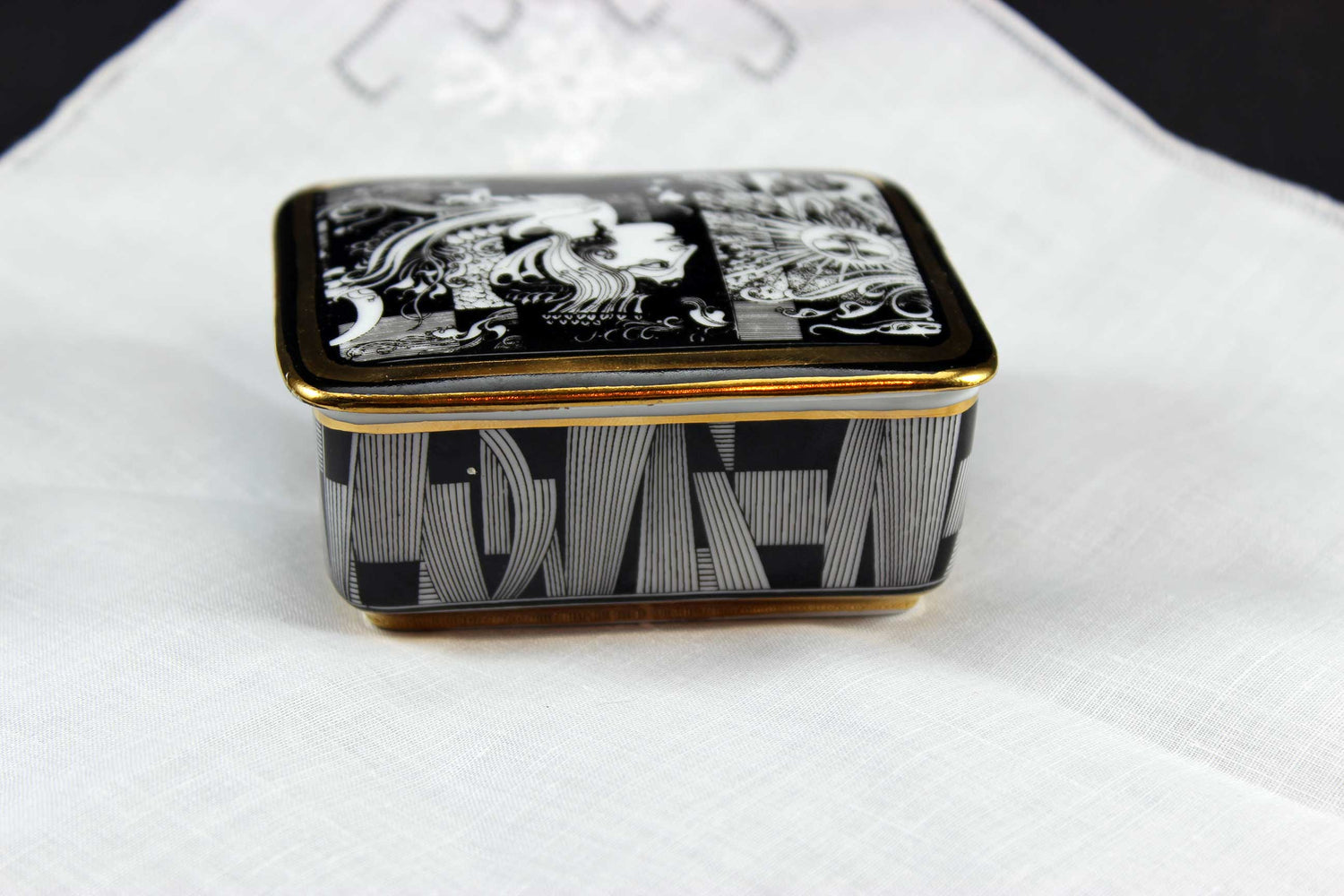 Hollohaza Trinket Dish, Endre Szasz