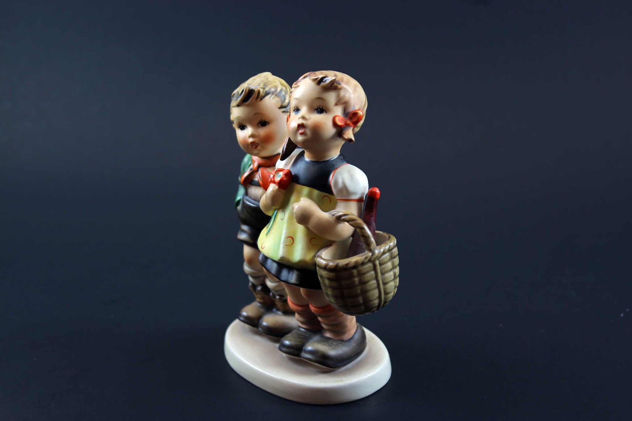 Hummel Figurine To Market, TMK3