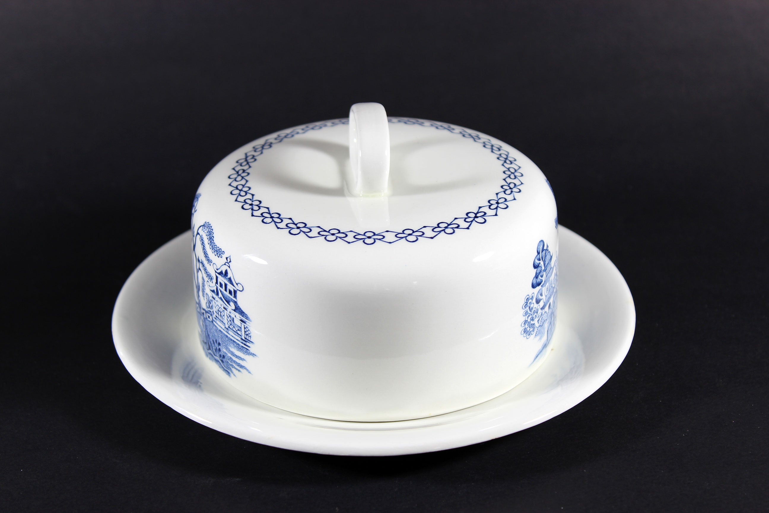 Blue Willow Covered Butter, Meakin, Staffordshire
