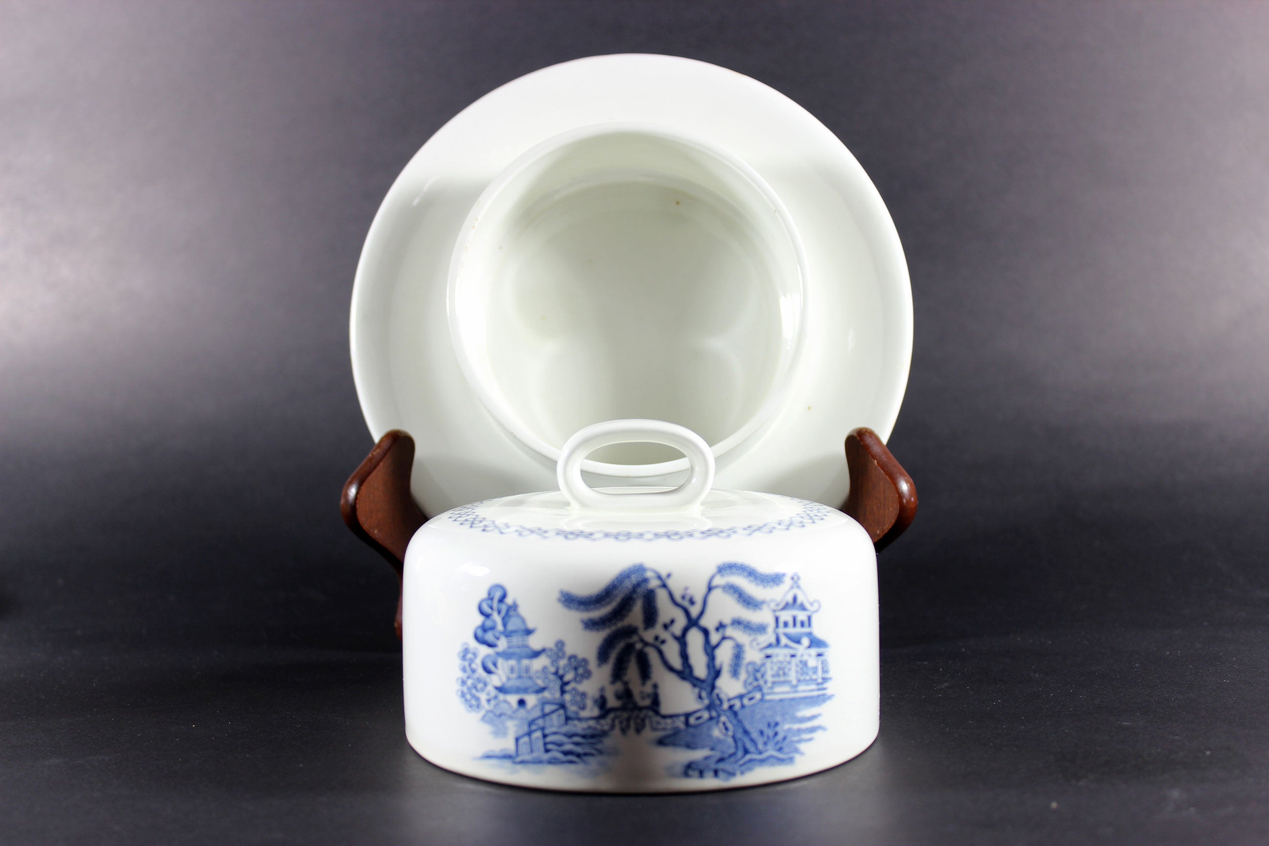 Blue Willow Covered Butter, Meakin, Staffordshire